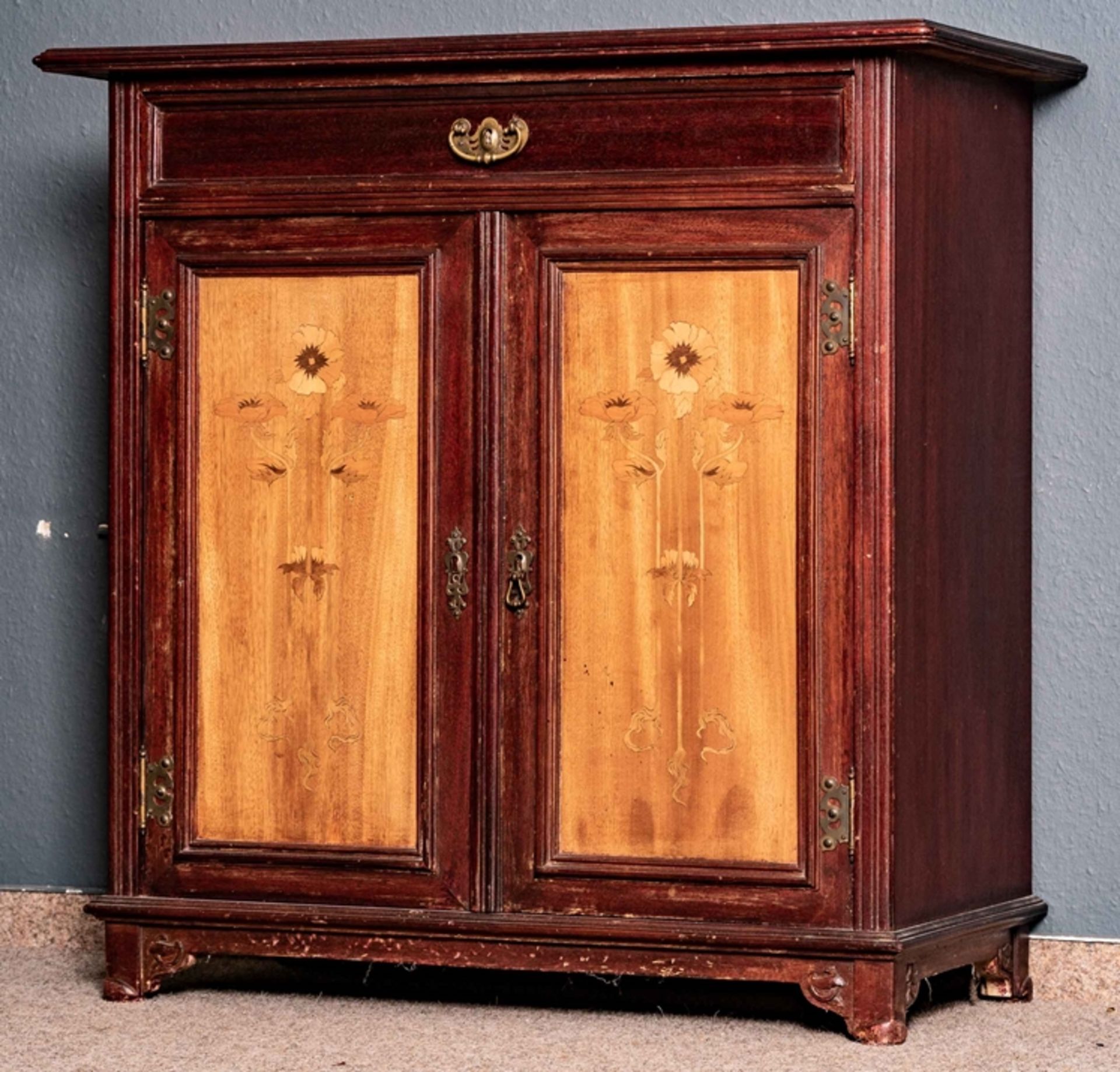 Antiker Halbschrank, Jugendstil um 1900/ 20, mahagonifarbenes Holz, die Türfüllungen mit floraler M - Bild 3 aus 8