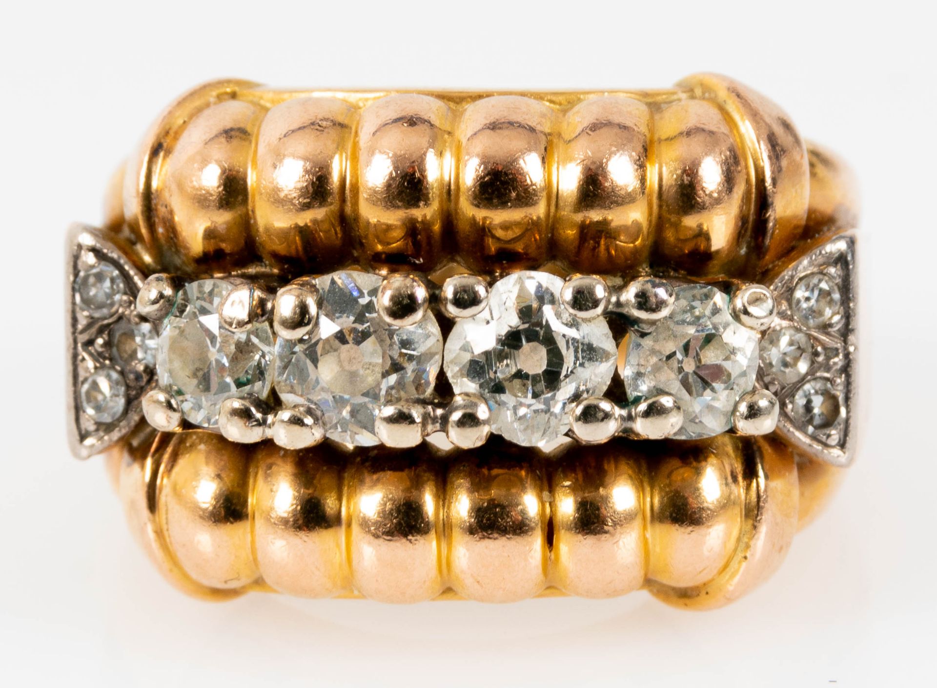 Üppiger Damenring aus 18 kt. Rotgold. Mittelaufbau mit 4 Diamanten im Brillantschliff, auf den Ring - Image 2 of 6