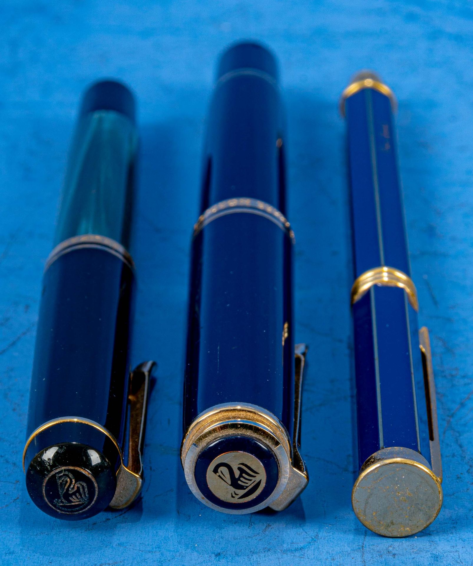 3 verschiedene Schreibstifte: 1x blauer Kugelschreiber "Pierre Cardin", 1x blauer Pelikan - Füller - Image 3 of 6