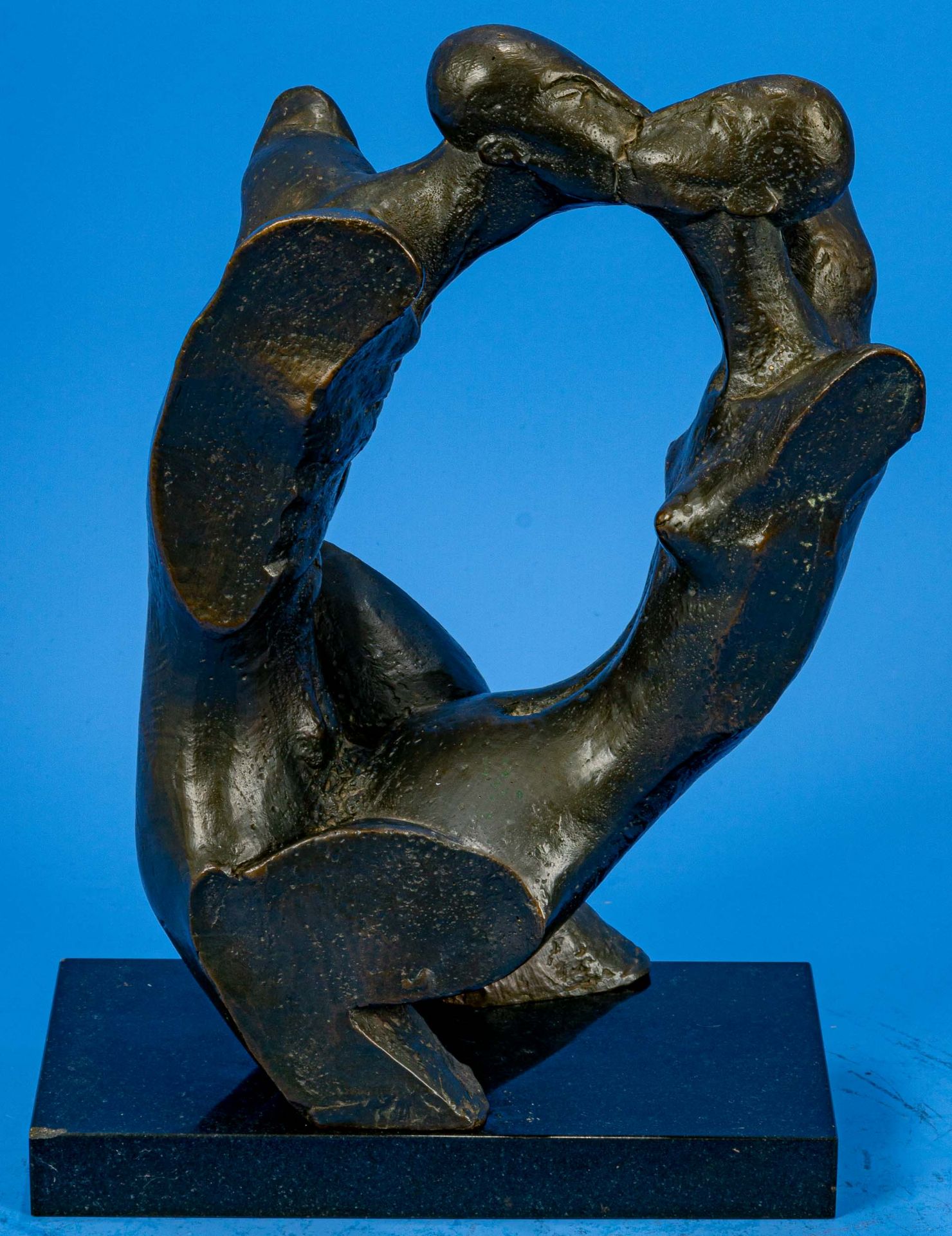 SERGEY MUSAT (geb. 1959 St. Petersburg): "Der Kuss" - dunkelbraun patinierte, modernistische Bronze - Image 8 of 14