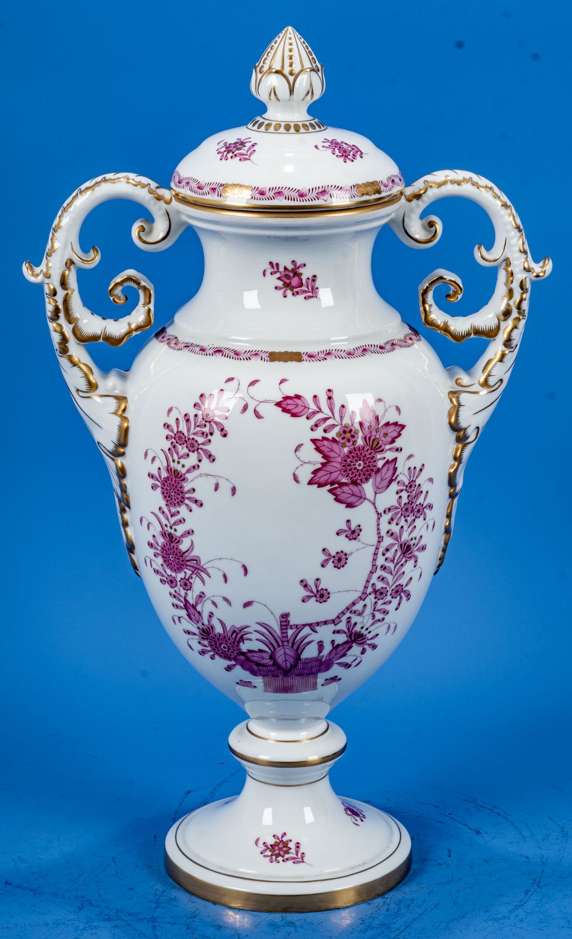 Prachtvolle Amphoren - Vase, Herend ,  Apponyi - Dekor mit äußerst reicher Vergoldung; ca. 49 cm ho