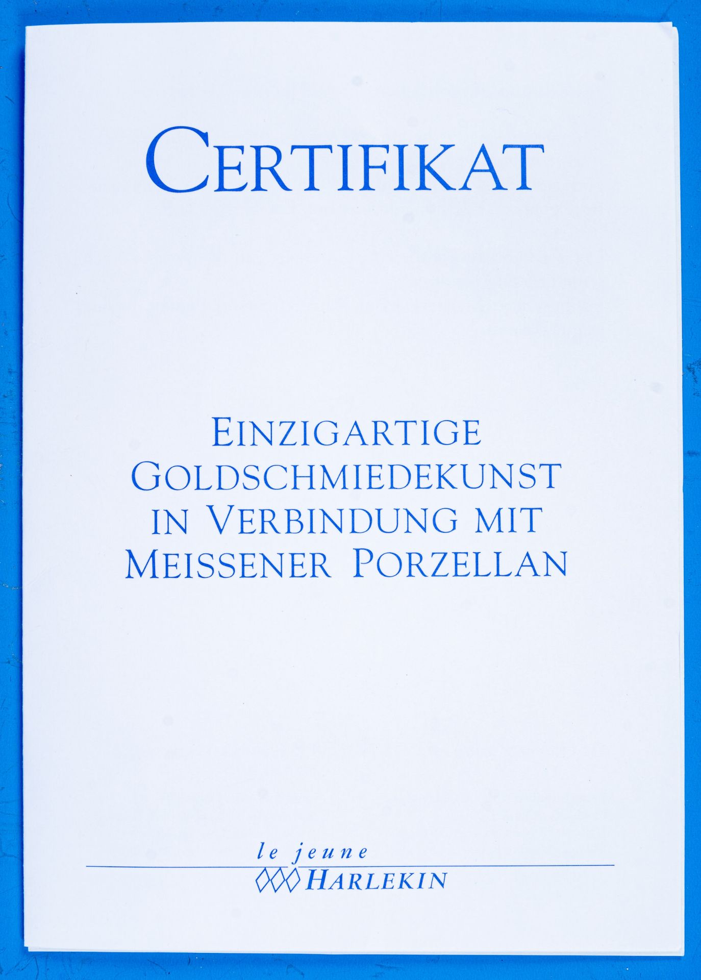 Meissener "Harlekin"-Dose, sächsisches Weißporzellan der 1990er Jahre mit Goldrand, Domino-Malerei  - Bild 10 aus 14