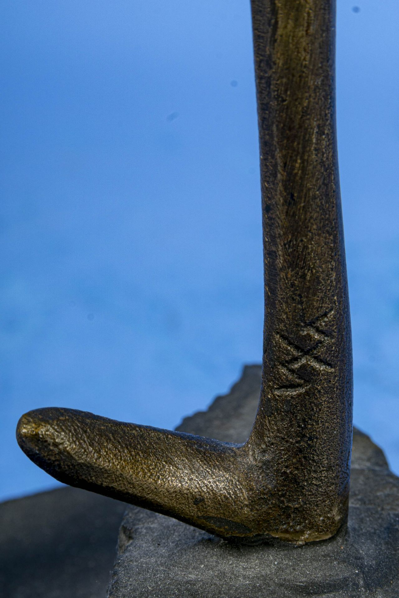 "Paarlauf", auf Sockel montierte, dunkel patinierte Bronzefigurengruppe des hannoverschen Bildhauer - Bild 11 aus 11