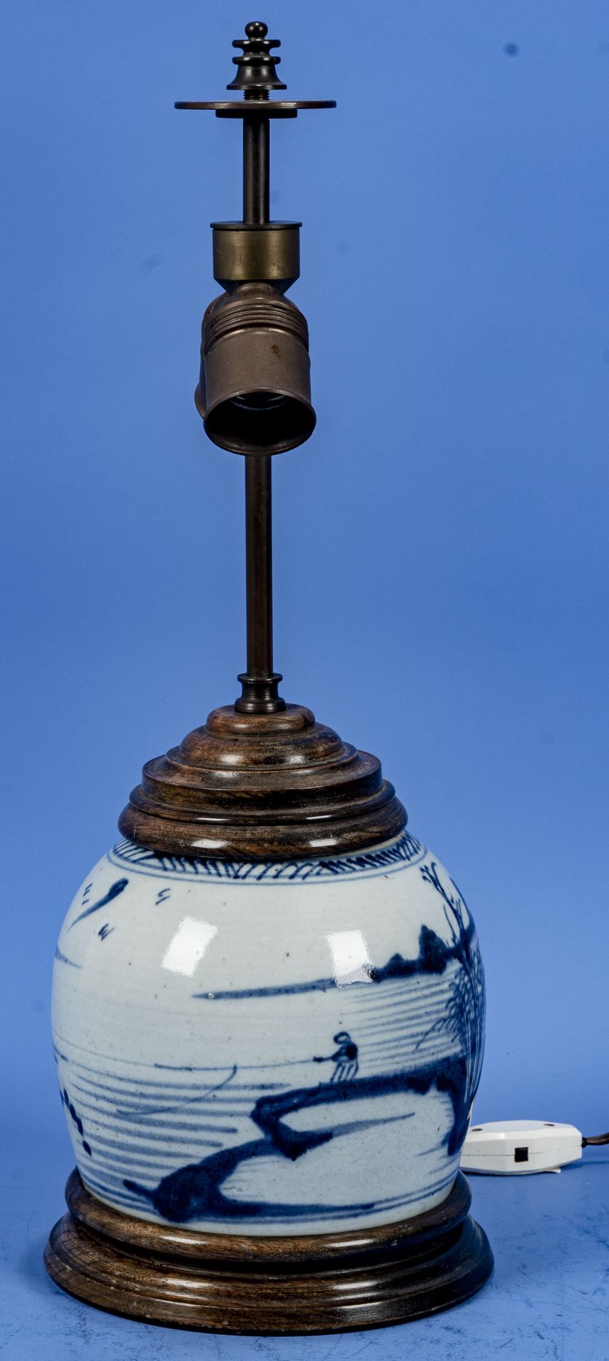 "Ingwer- Jar" als Tischlampenfuß; der Ingwertopf, China, 19. oder 20. Jhdt., mit Landschaftsdekoren - Bild 2 aus 6