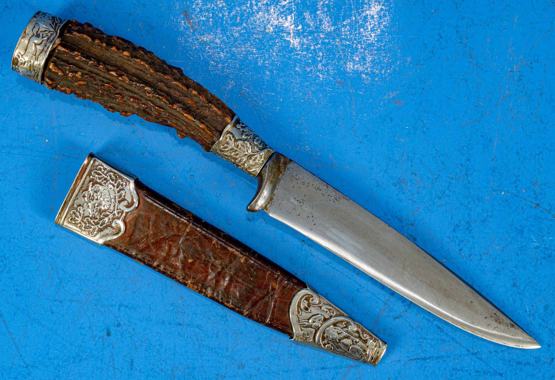 3tlg. Konvolut "Jagdliches", bestehend aus 2 kleinen Messern, Hirschhorngriffe in metallbeschlagene - Bild 6 aus 9