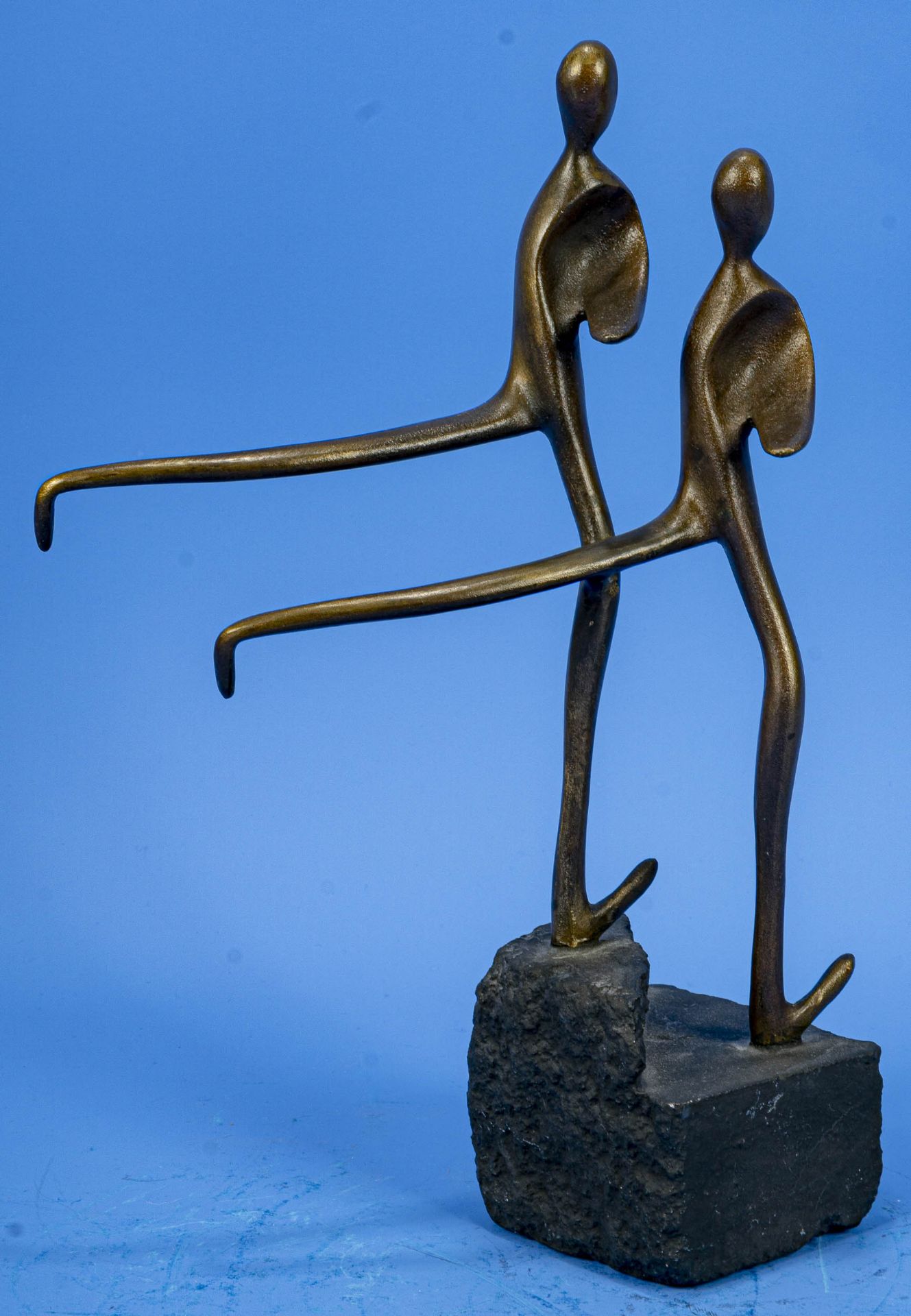 "Paarlauf", auf Sockel montierte, dunkel patinierte Bronzefigurengruppe des hannoverschen Bildhauer