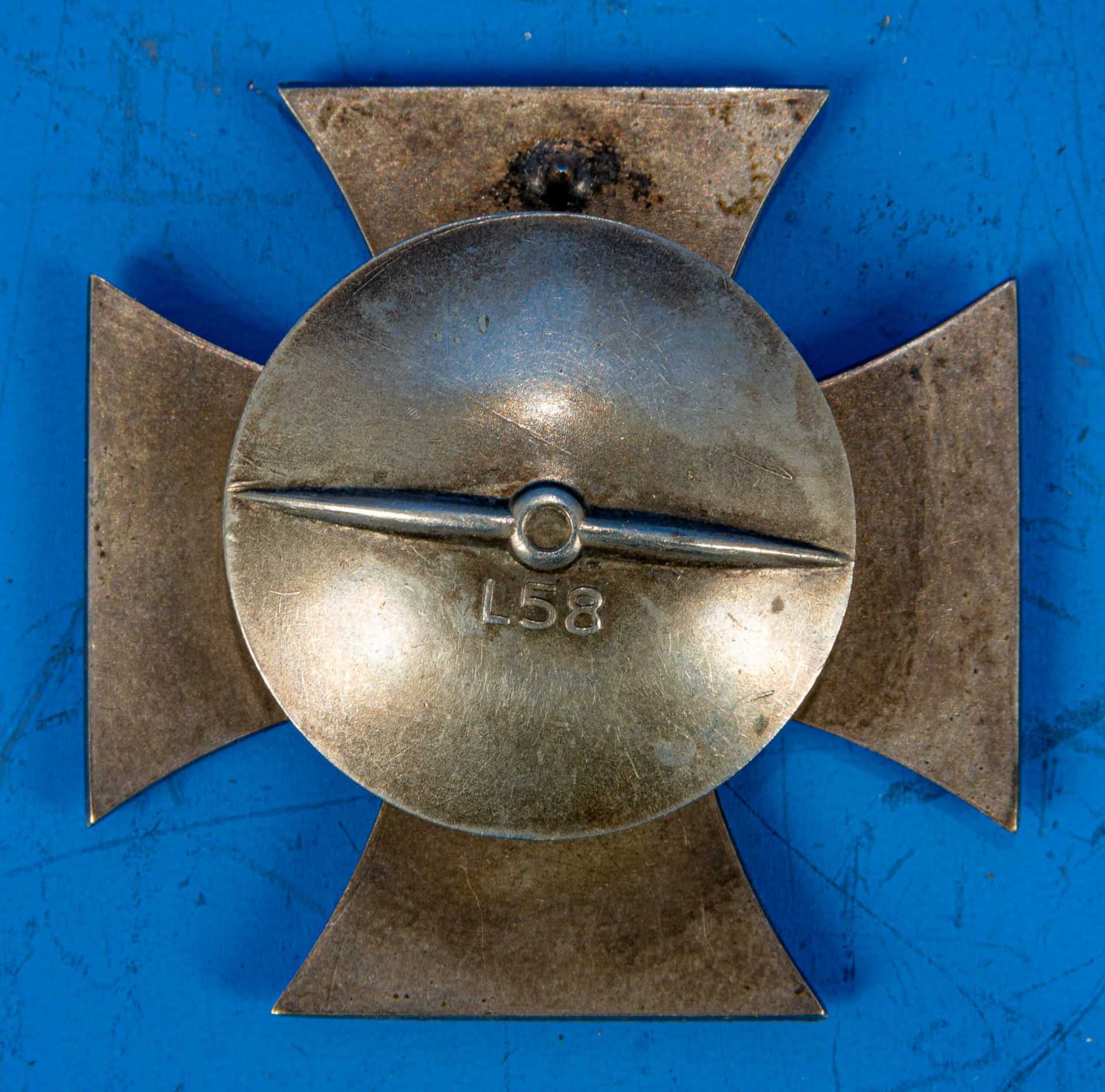 Eisernes Kreuz 1. Klasse mit Schraubschleife, Hersteller: "L58" = Souval - Wien. Schöner, getragene - Bild 2 aus 3