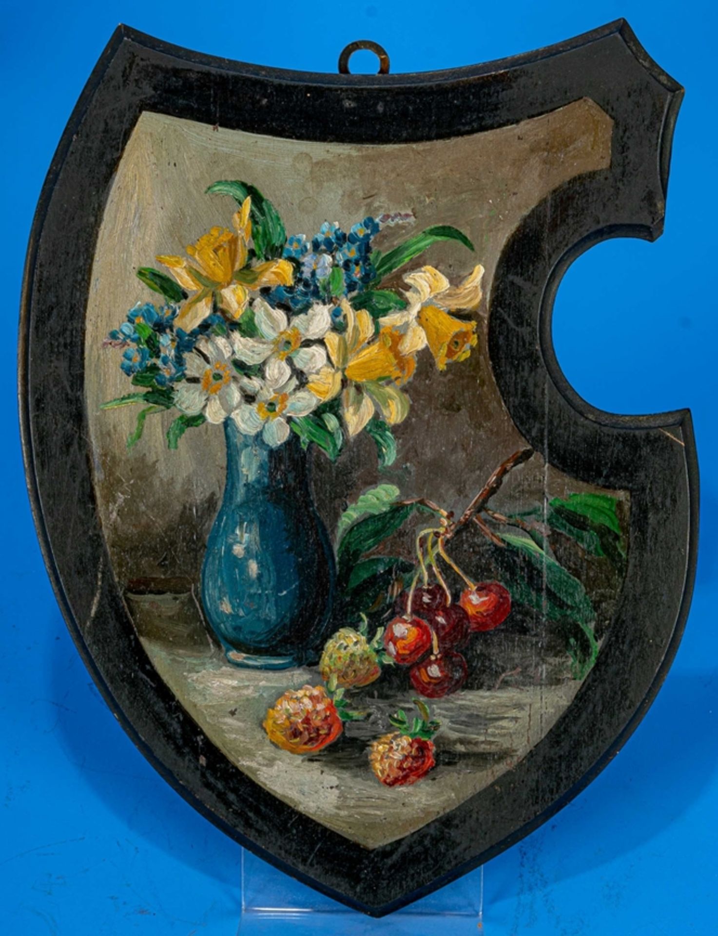 Schildförmige Malpalette mit unsigniertem Stilleben, handbemalt um 1900; Malfläche ca. 29 x 22 cm, 