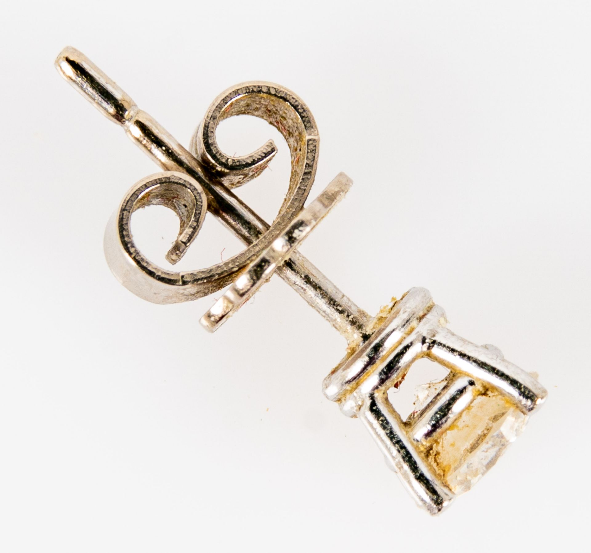 Einzelner 585er Weißgold- Ohrstecker mit Diamantbesatz im Brillantschliff. Schöner, getragener Erha - Image 3 of 6