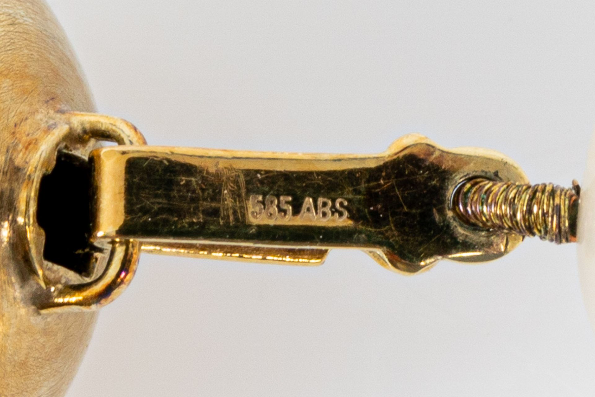 Perlenkette mit 585er Weiß- & Gelbgold-Kugelverschluss ( Durchmesser ca. 1,3 cm), Perlen in silbrig - Image 6 of 6