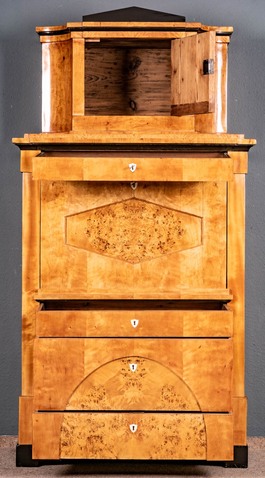 Klassischer, authentischer Sekretär, Biedermeier, wohl Braunschweig um 1820/25, schwerer, massiver  - Bild 10 aus 26