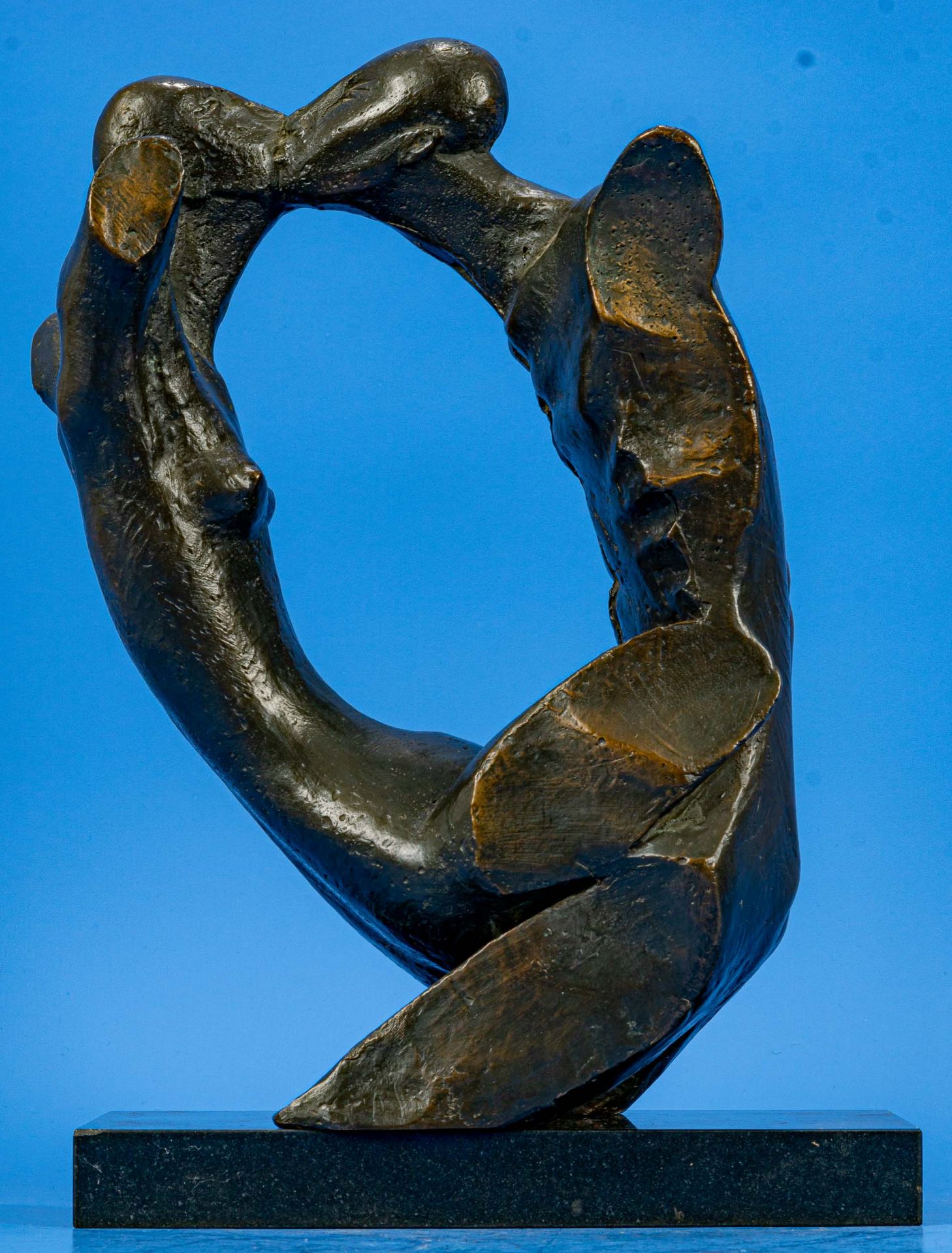 SERGEY MUSAT (geb. 1959 St. Petersburg): "Der Kuss" - dunkelbraun patinierte, modernistische Bronze - Image 2 of 14