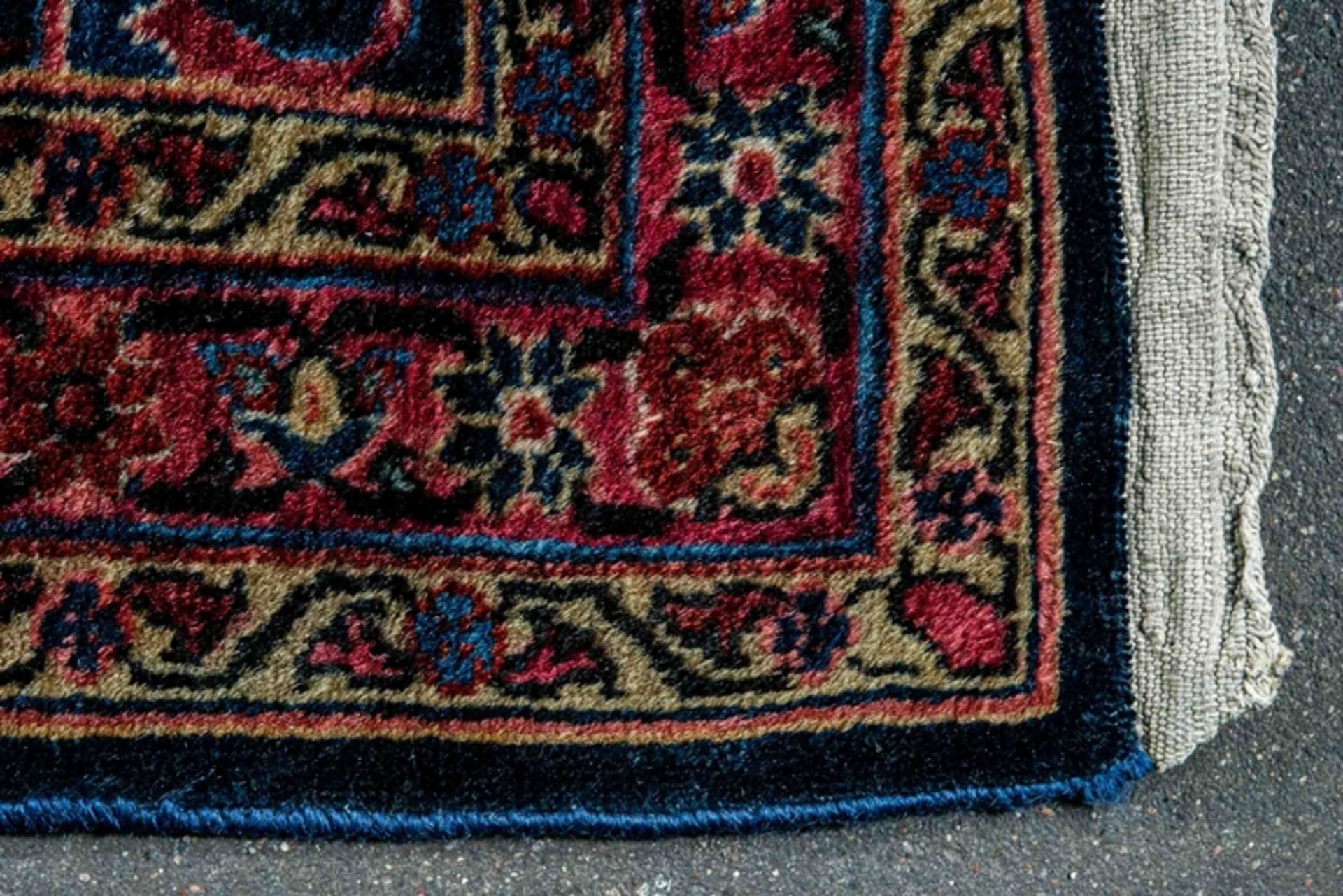 Alte oder antike Sarough- Lilian Teppichgalerie, kräftige Farbgebung mit seidigem Glanz, nahezu gle - Bild 5 aus 7
