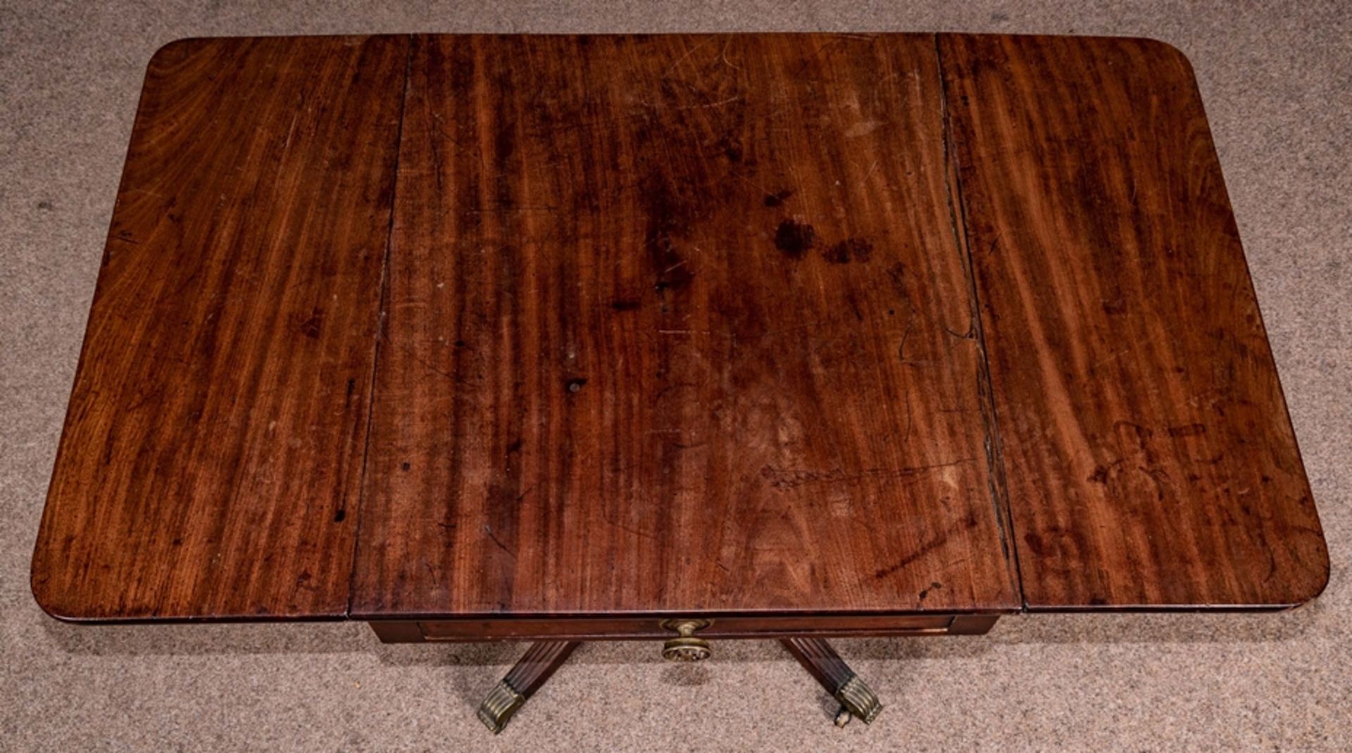 Antiker englischer Tea-table, Regency um 1800/20, Mahagoni, großer geräumiger Schubkasten, die seit - Bild 10 aus 12