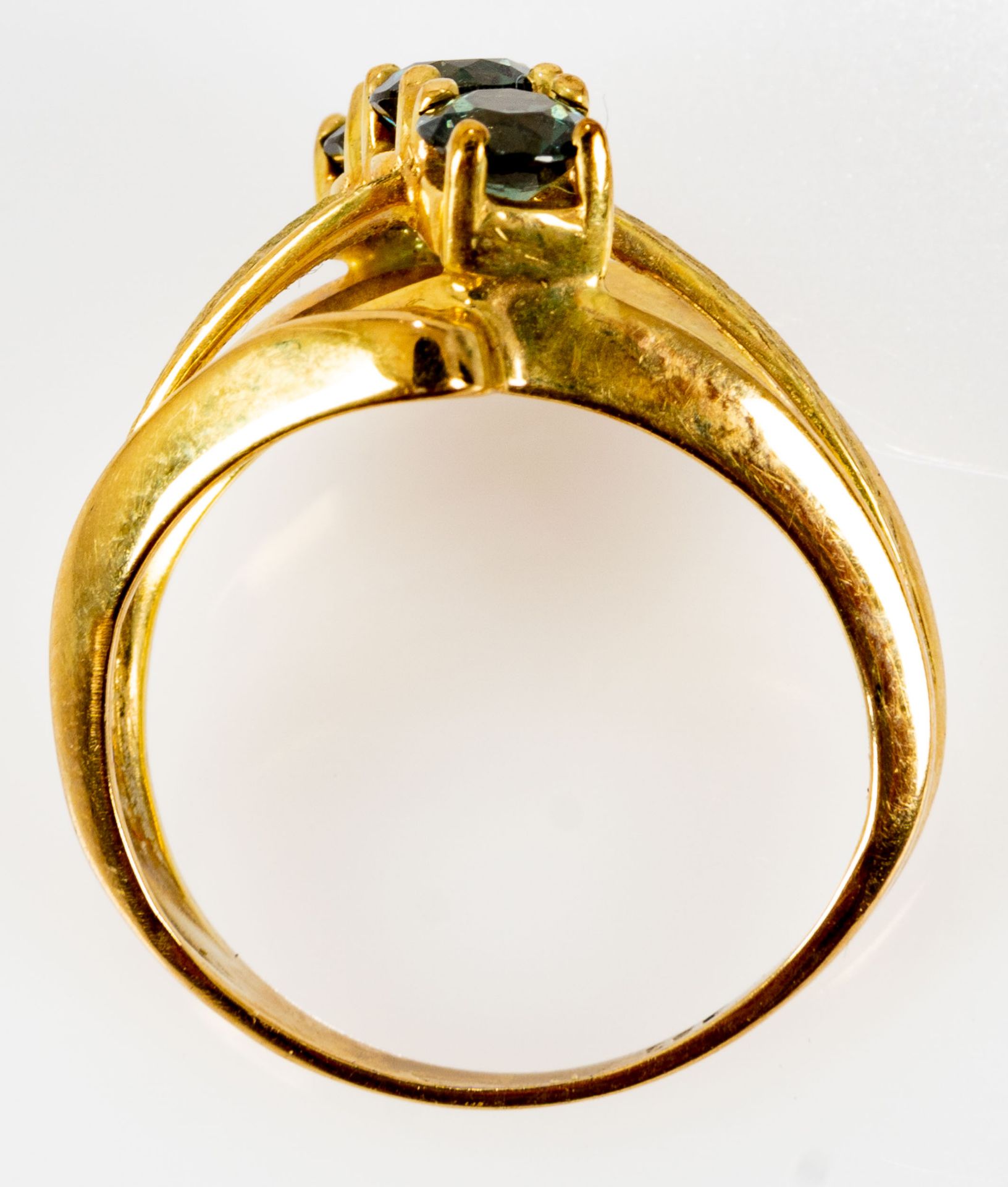Prächtiger 333er Gelbgold - Damenring mit 3 einzelnen Smaragden besetzt; Ringinnendurchmesser ca. 1 - Bild 4 aus 6