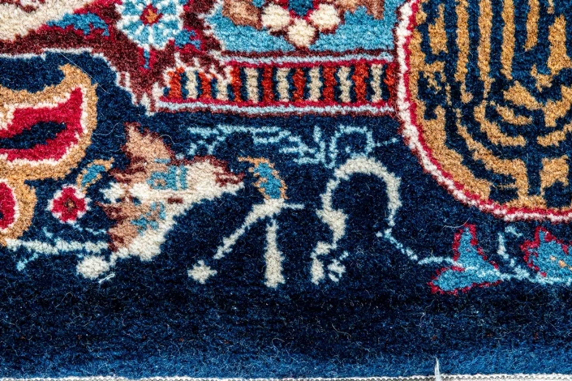Älterer Vasen - Khorassan, Iran der 1970/ 80er Jahre, ca. 301 x 389 cm, indigoblauer Fond mit arabi - Bild 7 aus 13