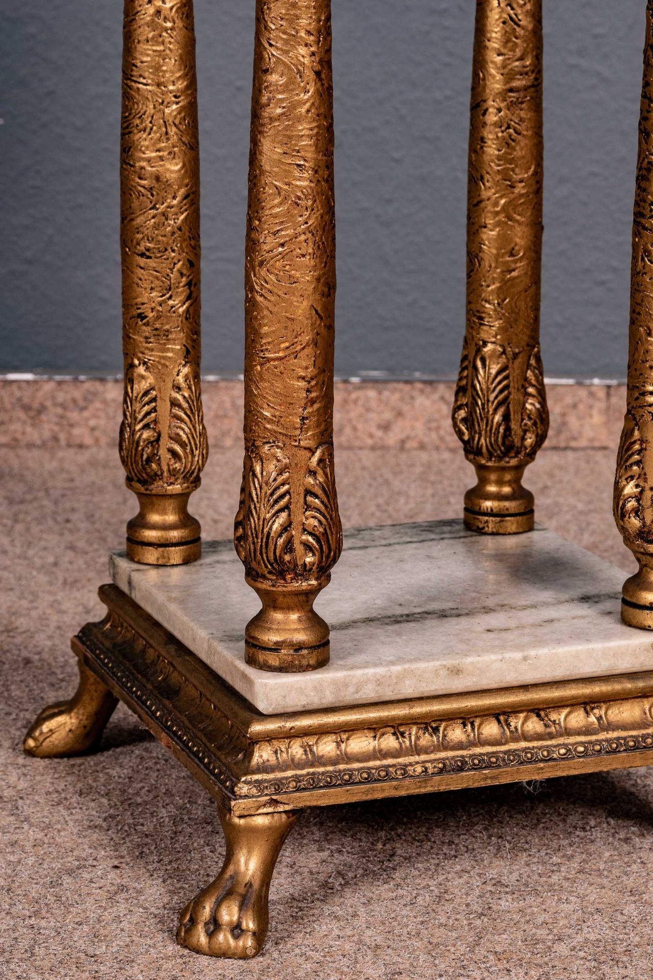Zeitlos elegantes Säulentischchen, Empire - Stil, 20./ 21. Jhdt., goldfarben lackiertes Tischchen m - Bild 6 aus 7