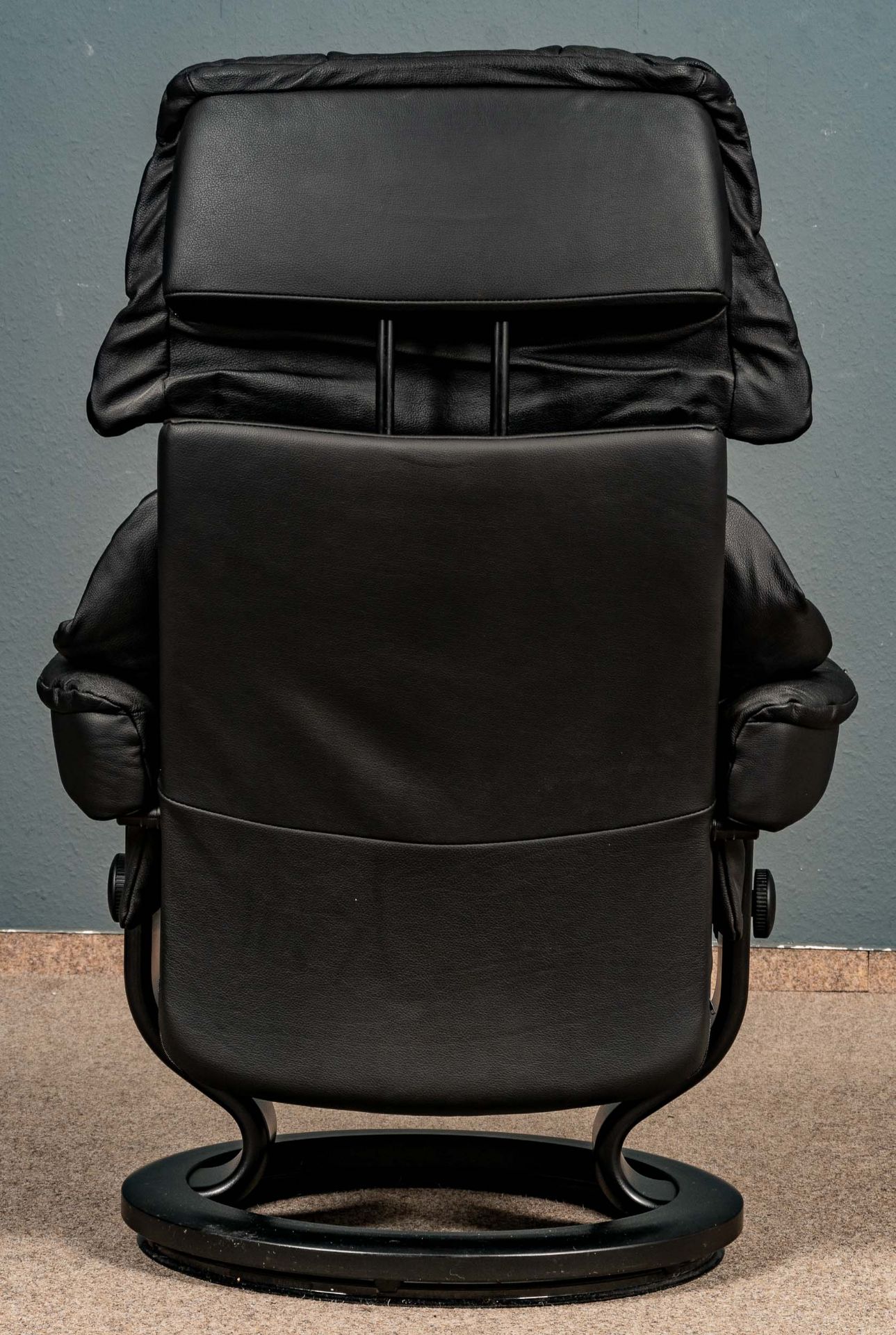 "STRESSLESS" - Sessel mit passendem Hocker, schöner gebrauchter Erhalt. Schwarzes Leder. - Bild 7 aus 8
