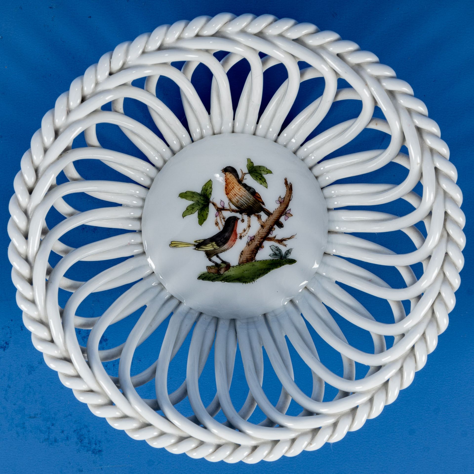 3tlg. Konvolut verschiedener runder Körbchen. Herend Weißporzellan mit polychromem "Vogel- & Insekt - Bild 11 aus 13