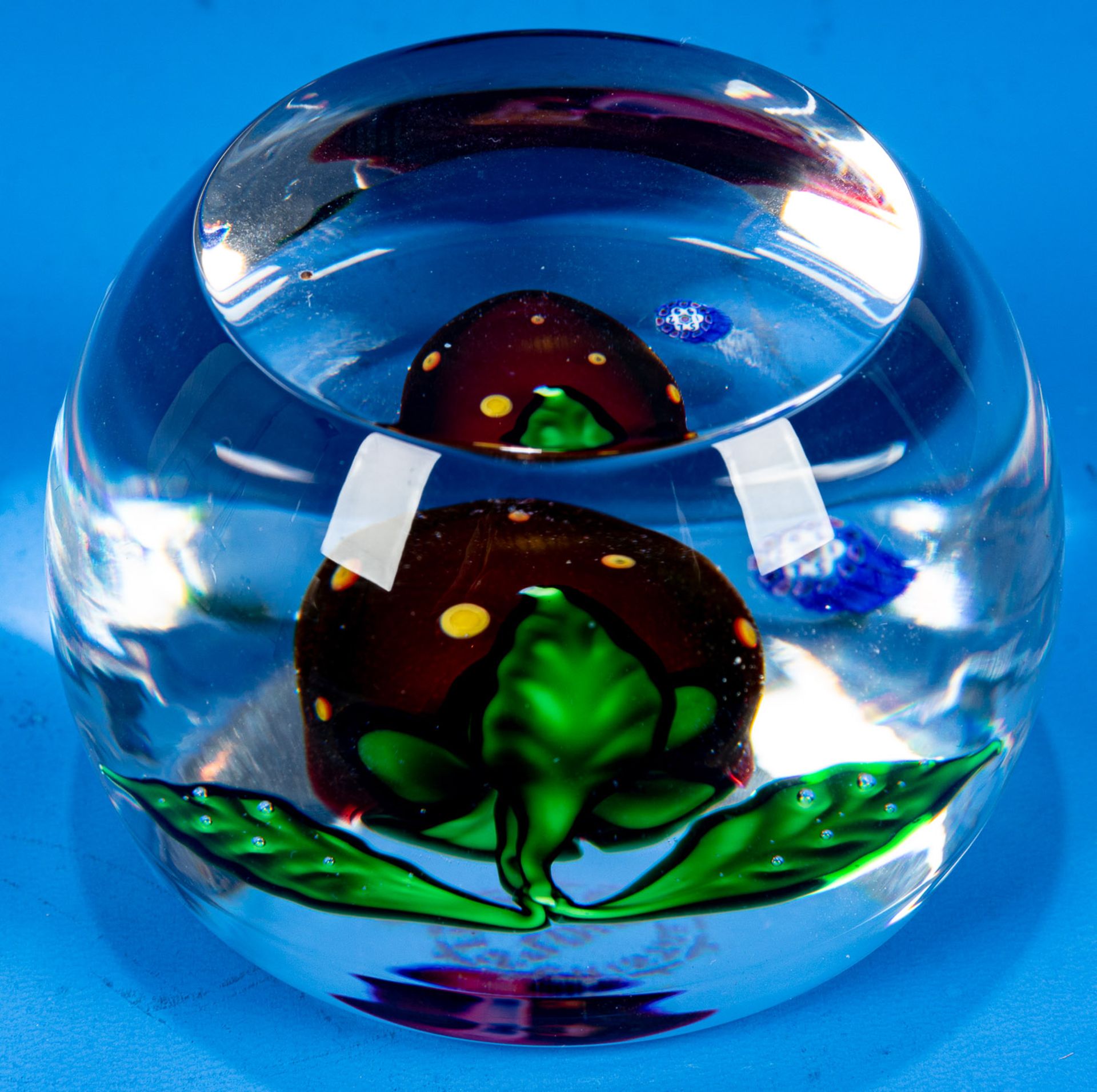 3tlg. Sammlung versch. Glasobjekte, bestehend aus 2x Briefbeschwerer/ Paperweight, 1x  als Flakon ( - Bild 9 aus 12