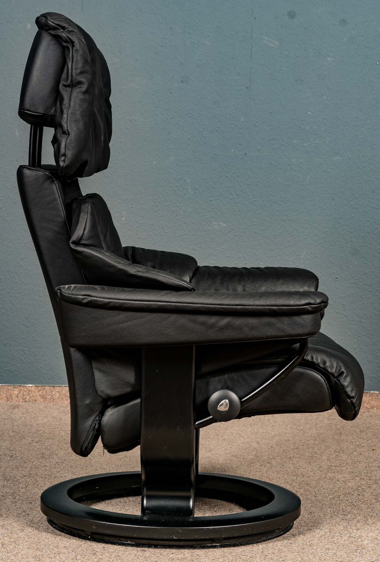 "STRESSLESS" - Sessel mit passendem Hocker, schöner gebrauchter Erhalt. Schwarzes Leder. - Image 6 of 8