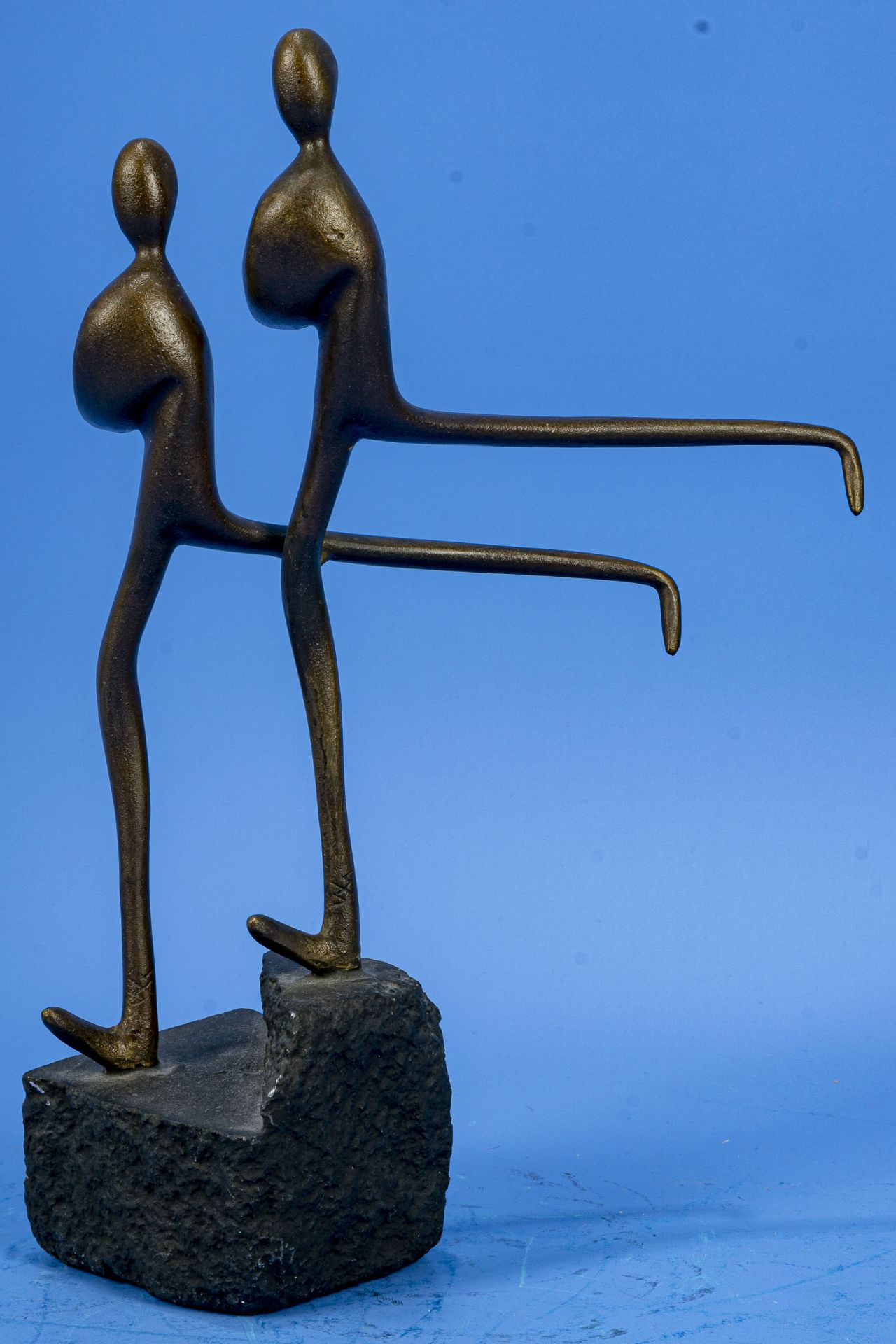 "Paarlauf", auf Sockel montierte, dunkel patinierte Bronzefigurengruppe des hannoverschen Bildhauer - Bild 7 aus 11