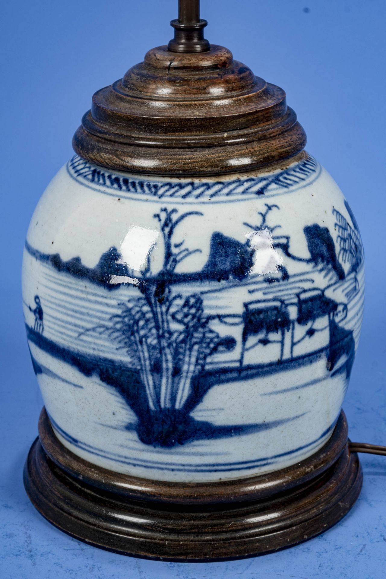 "Ingwer- Jar" als Tischlampenfuß; der Ingwertopf, China, 19. oder 20. Jhdt., mit Landschaftsdekoren - Bild 3 aus 6