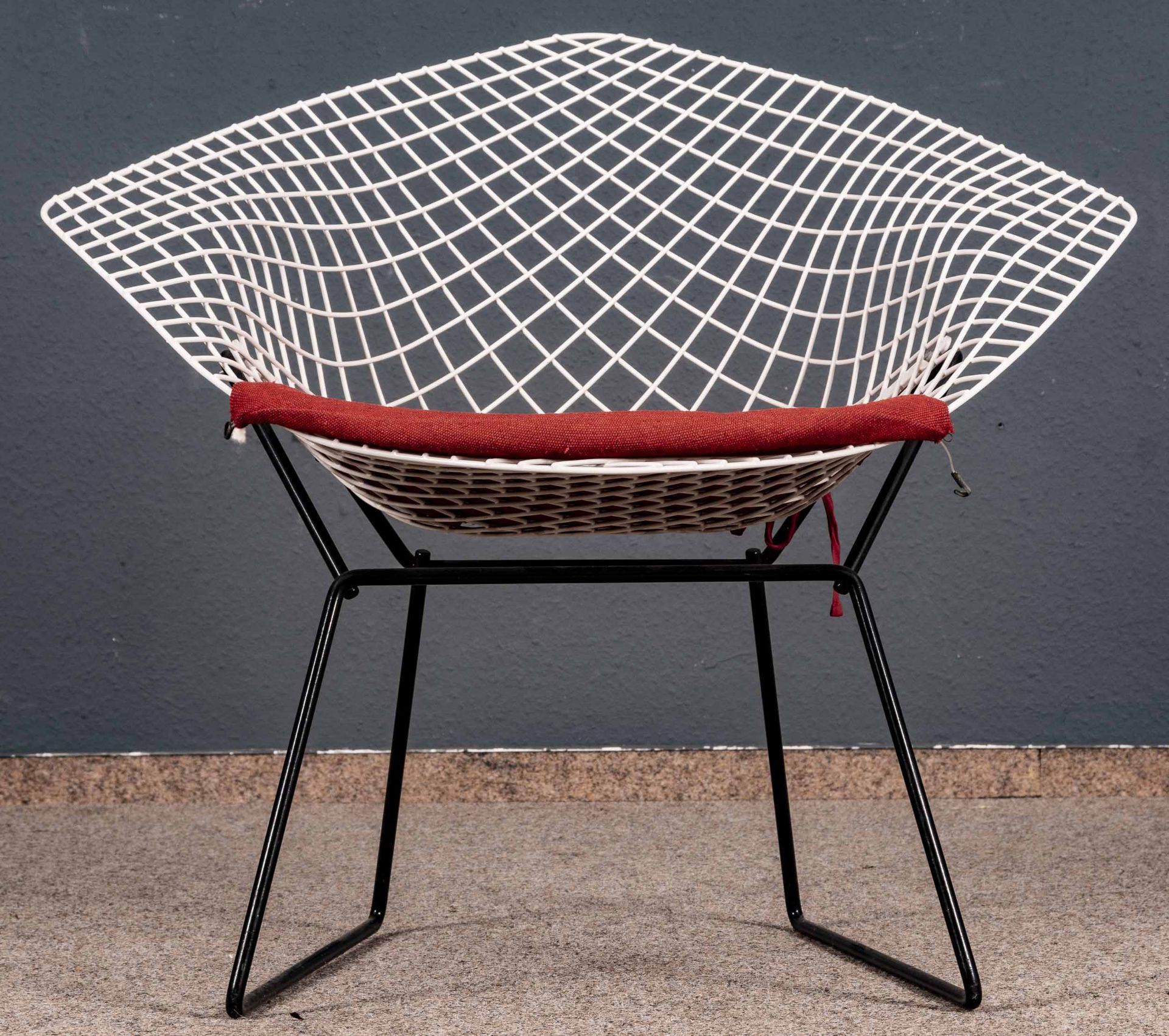 "DIAMOND" - Sessel, Entwurf Harry BERTOIA ( 1915 - 1978), Ausführung Knoll International. Weiß besc