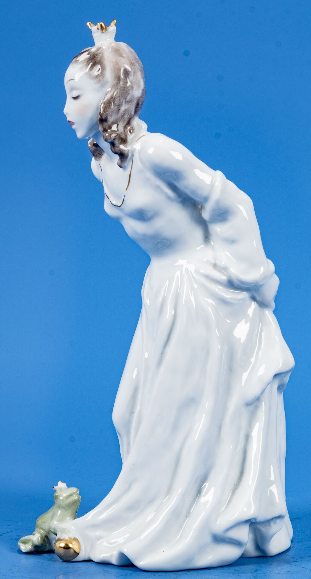 "Die Froschkönigin", polychrom staffierte Weißporzellanfigur der Manufaktur Rosenthal, Modellno. 17 - Bild 3 aus 8