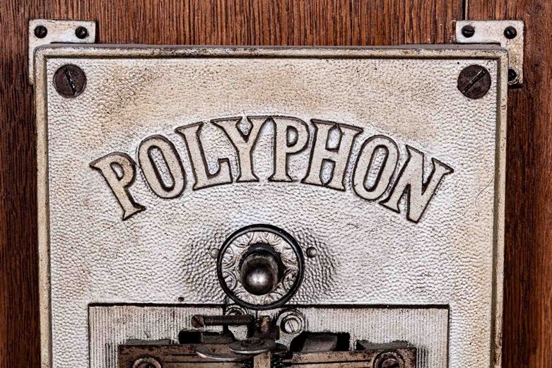 Großes "POLYPHON" der Polyphon Werke, Leipzig um 1900, eintürig verglastes Nussbaumgehäuse mit seit - Image 9 of 35