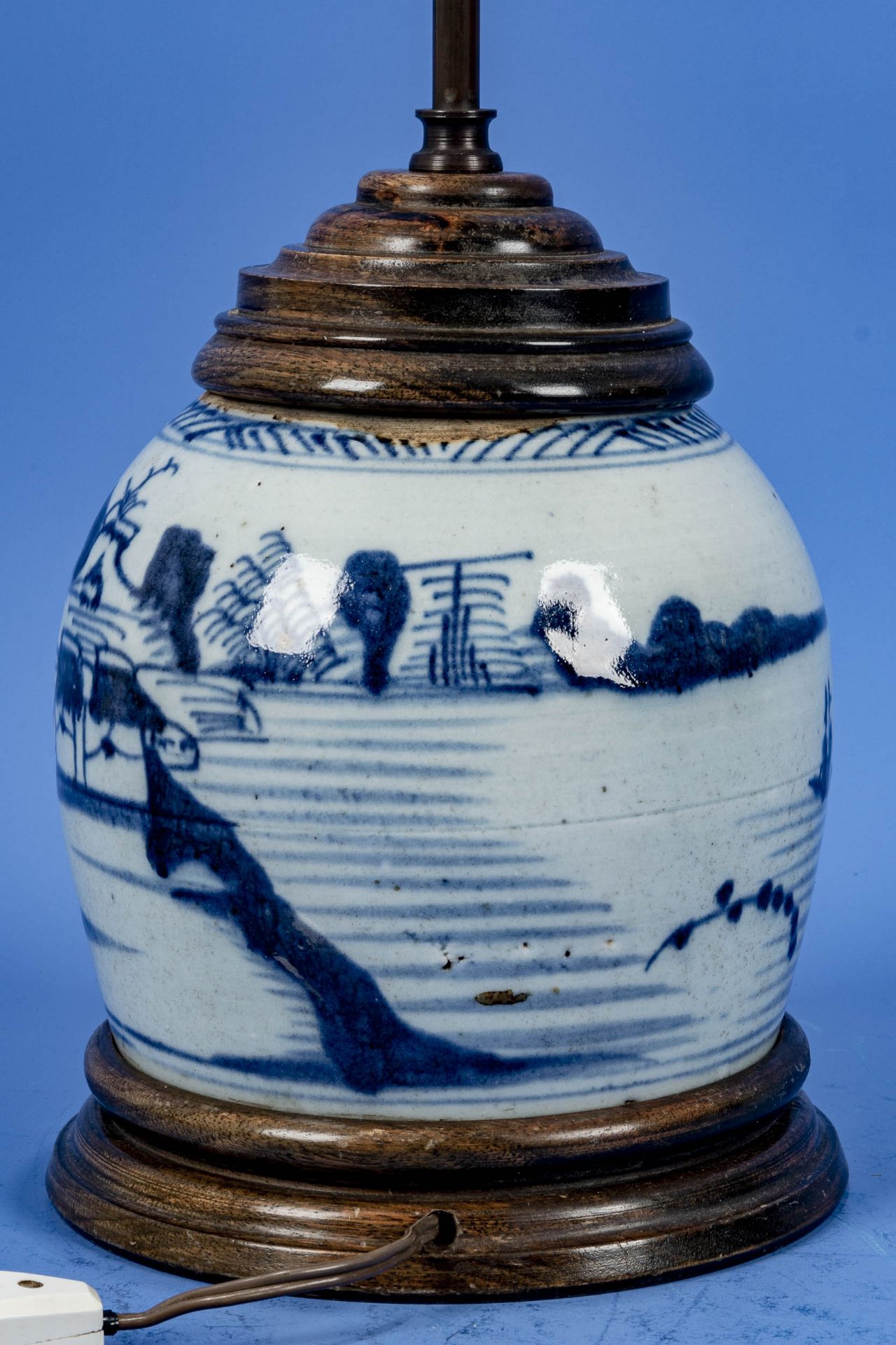"Ingwer- Jar" als Tischlampenfuß; der Ingwertopf, China, 19. oder 20. Jhdt., mit Landschaftsdekoren - Bild 5 aus 6