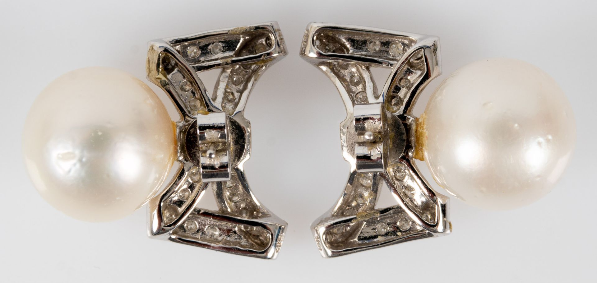 Paar Südseeperlen- Ohrringe/ -stecker, 585er Weißgold. Schleifenförmige, teils durchbrochene Brisur - Bild 8 aus 11