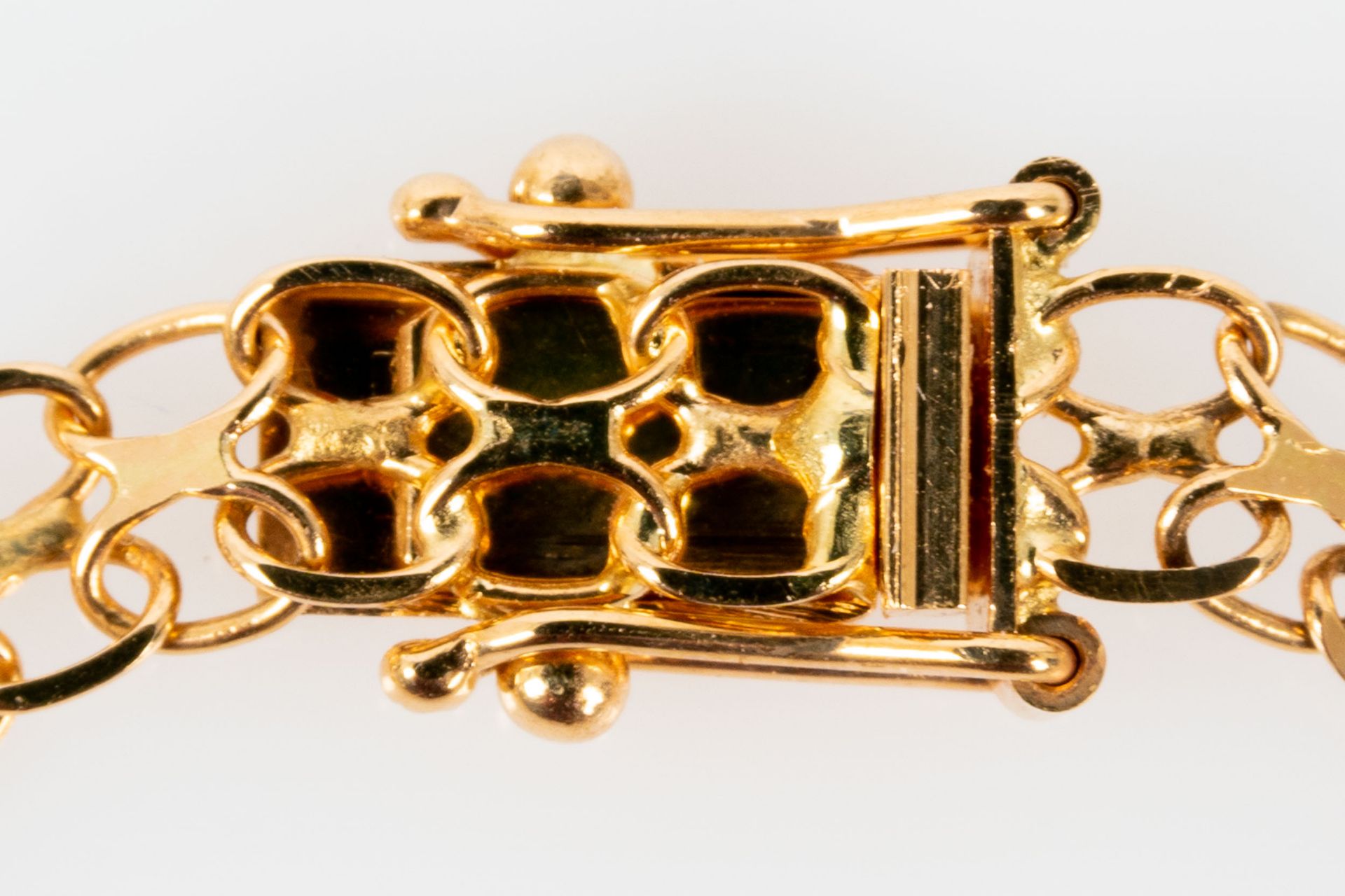 Zartes 750er Gelbgold Gliederarmkettchen mit Sicherheitsverschluss, Länge ca. 18,5 cm, ca. 4,5 gr.  - Bild 3 aus 4