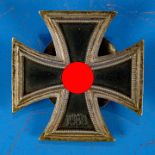 Eisernes Kreuz 1. Klasse mit Schraubschleife, Hersteller: "L58" = Souval - Wien. Schöner, getragene