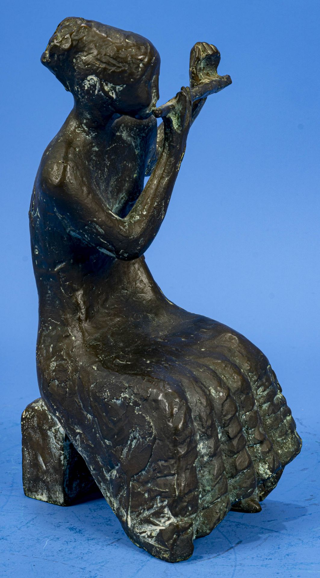 "Querflötistin", Bronze patiniert, Hohlguss, rückseitig monogrammiert "O.S"; Höhe ca. 23 cm, schöne - Image 6 of 9