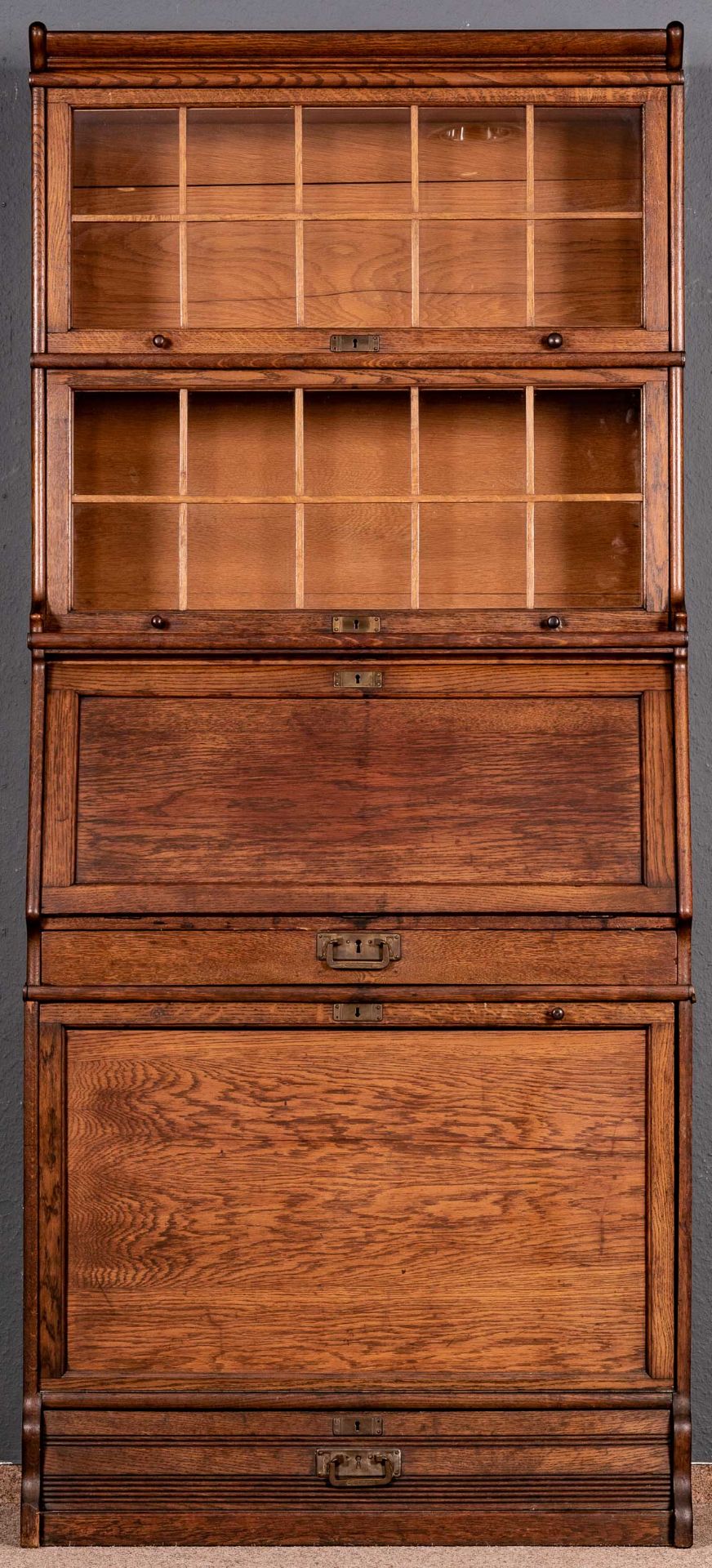 Sekretär mit Vitrinenaufsatz, sogen. "Lawyers Bookcase", um 1920/ 30, Eiche, aus mehreren Einzeltei - Image 2 of 9