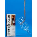 "Neck/Glass", designed by Krister Holmgren; sehr schöner, wohl ungebrauchter Erhalt; farbloses Kris