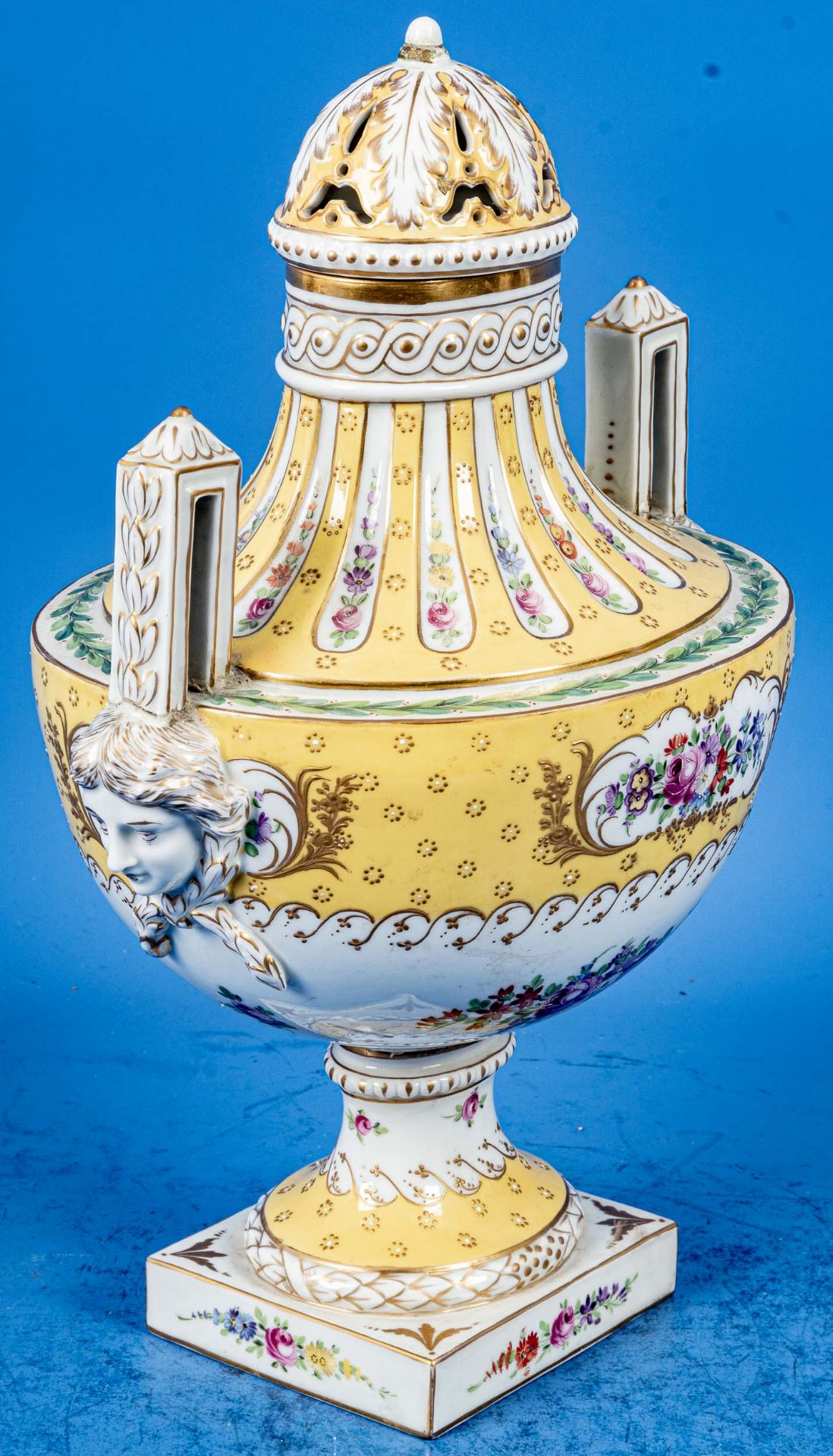 Hoch dekorative Potpourri-Vase in "Sevres-Manier des frühen 19. Jhdts.; aufwändig polychrom staffie - Bild 9 aus 22