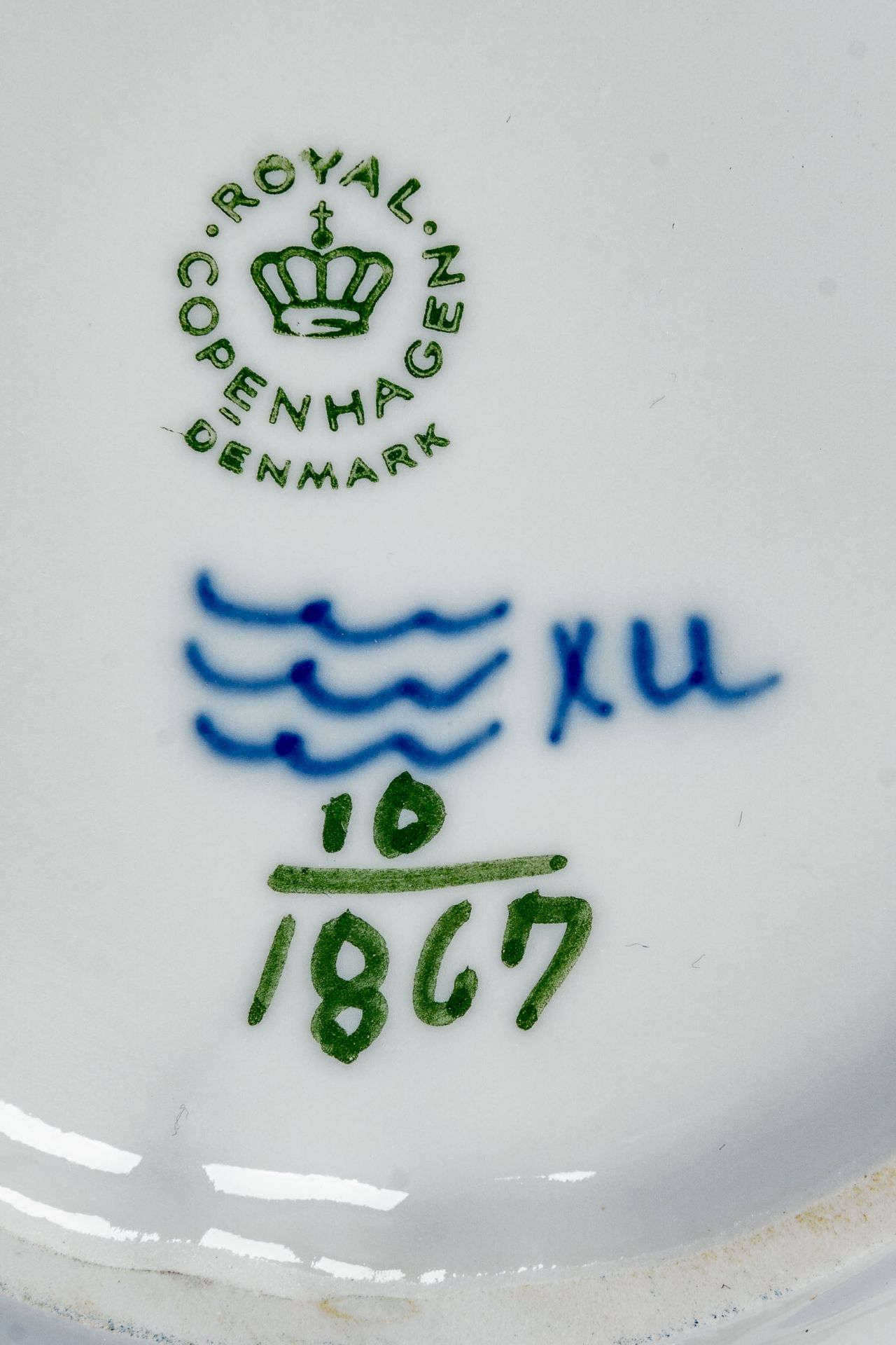Längliche Gebäckschale, Royal Copenhagen, königlich dänisches Weißporzellan mit blauem Blumendekor; - Bild 5 aus 6