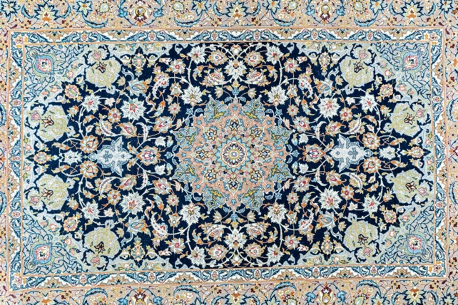 Ältere Isfahan-Teppichbrücke, Anfang der 1970er Jahre, ca. 105 x 157 cm. Stellenweise schadhaft. U - Image 2 of 6