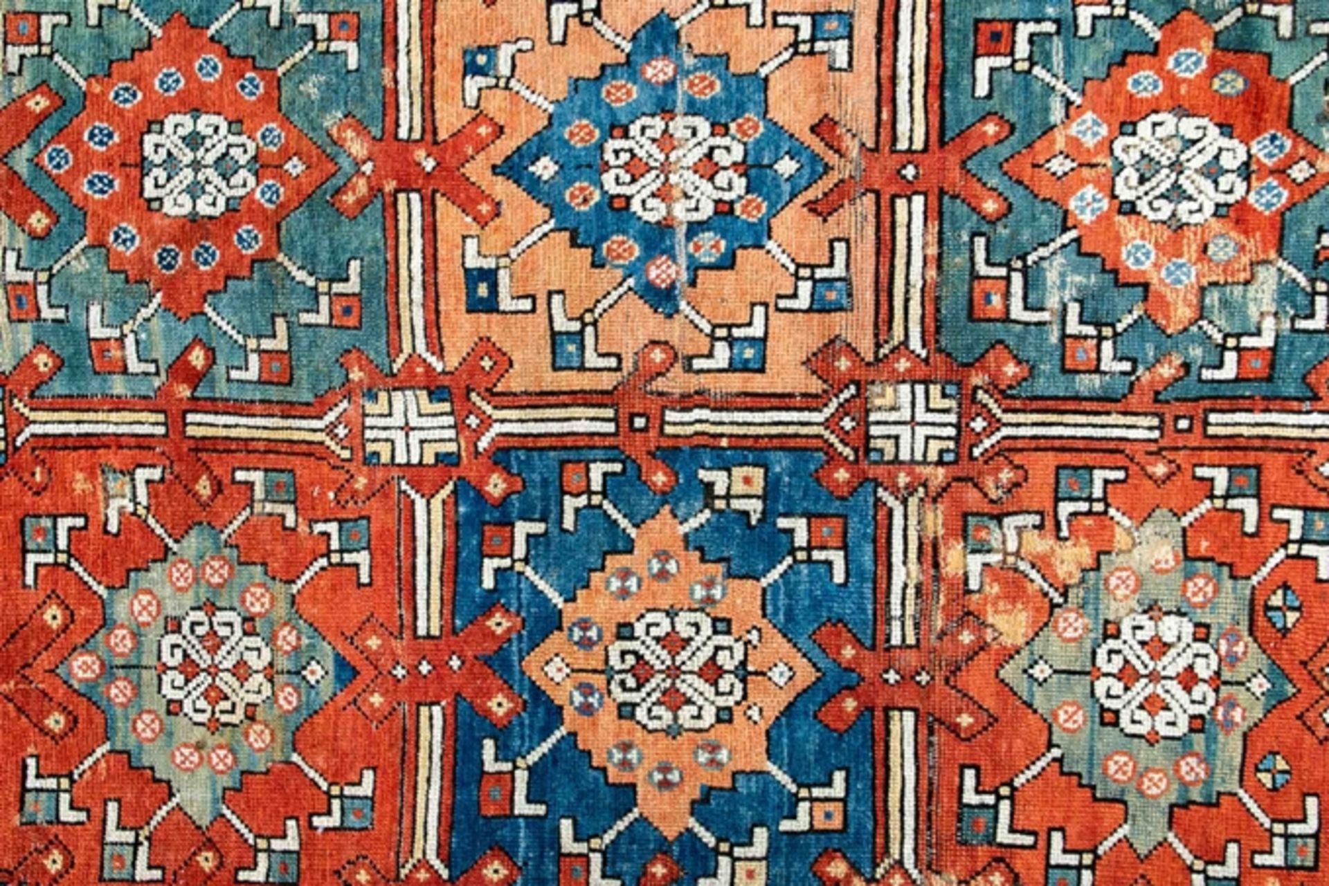 Älterer oder antiker kaukasischer Teppich, sogenannter Gartenteppich, Fond mit 6 "Gärten", hing jah - Bild 2 aus 7