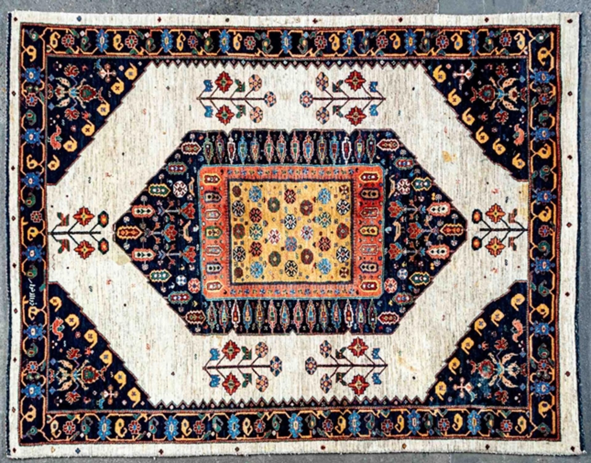 Großer, beigegrundiger Yanihale, Iran Anfang der 2000er Jahre, 100% Schurwolle, ca. 171 x 236 cm. U