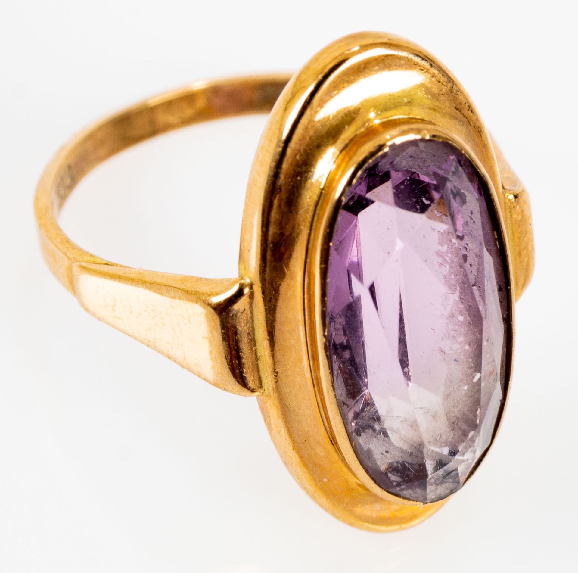 333er Gelbgold Damenring mit geschliffenem, amethystfarbenem Glascabochon. Ringinnendurchmesser ca. - Image 2 of 6