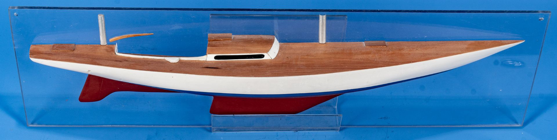 Halbmodell eines Segelschiffrumpfes, auf Fiberglas montiertes, lackiertes und furniertes Holzmodell - Image 2 of 4