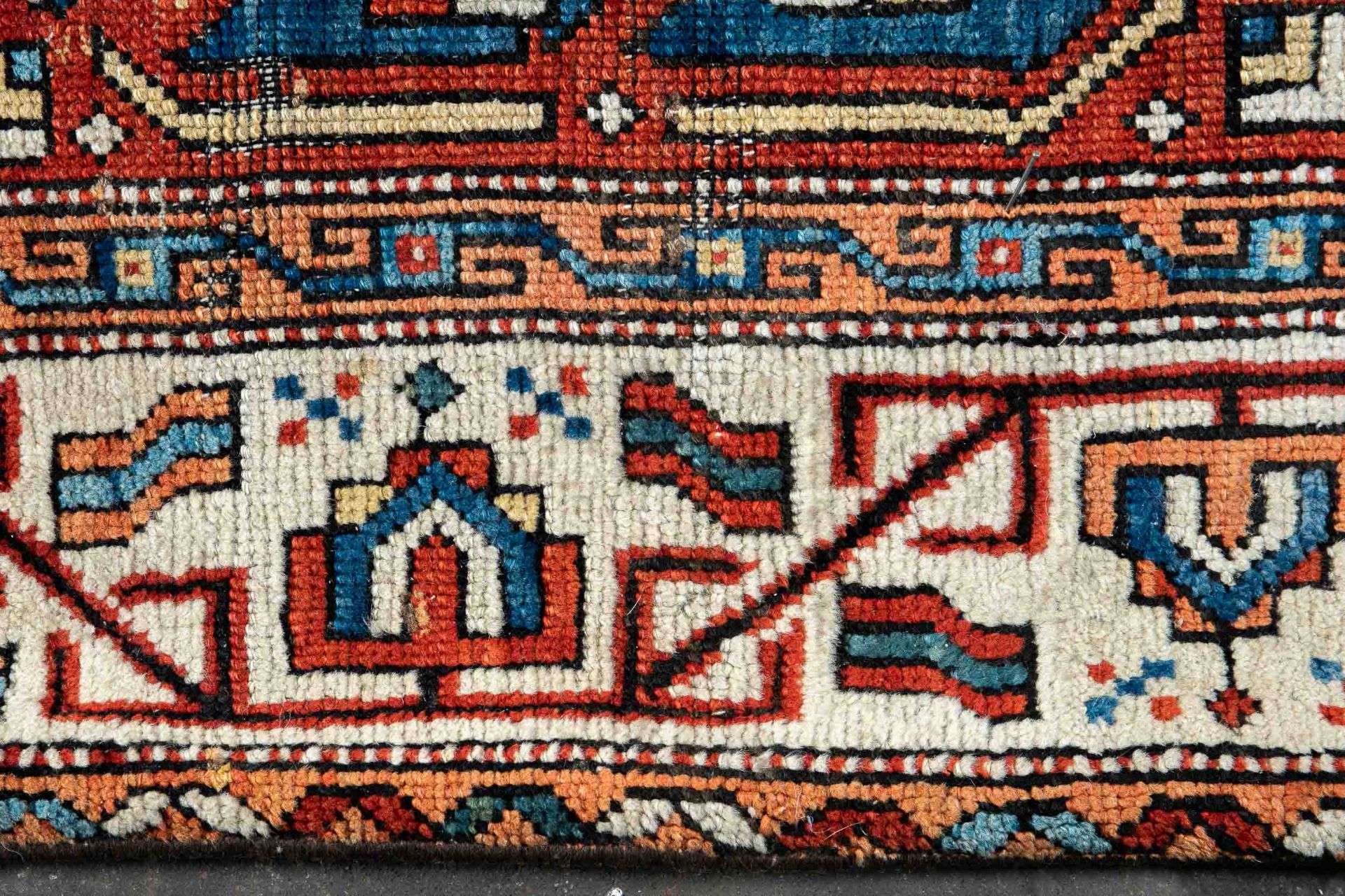 Älterer oder antiker kaukasischer Teppich, sogenannter Gartenteppich, Fond mit 6 "Gärten", hing jah - Bild 3 aus 7