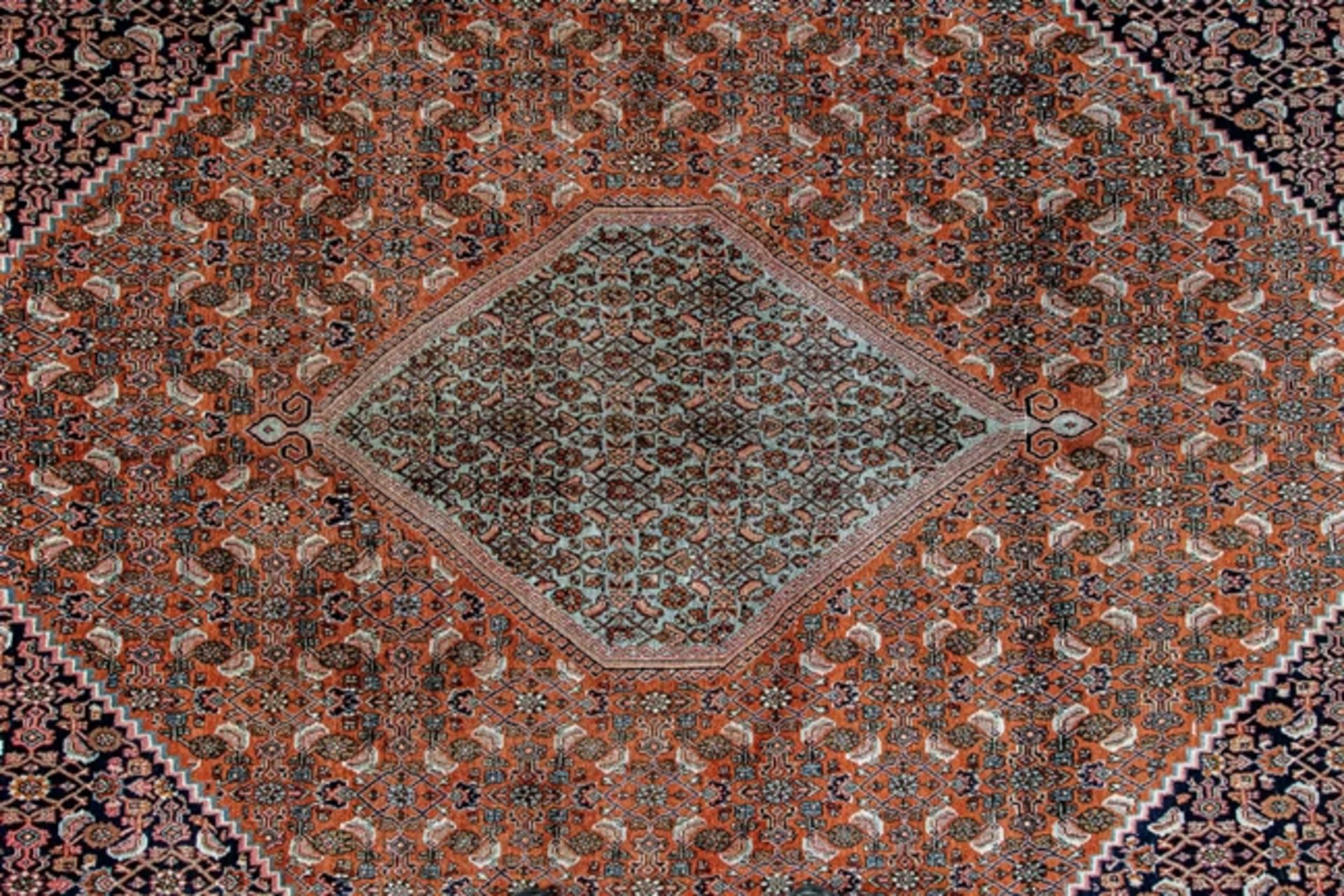 Älterer Orientteppich ( Iran?) der 1970/ 80er Jahre, stilisierte, teils geometrisch abstrakte Flora - Bild 3 aus 8