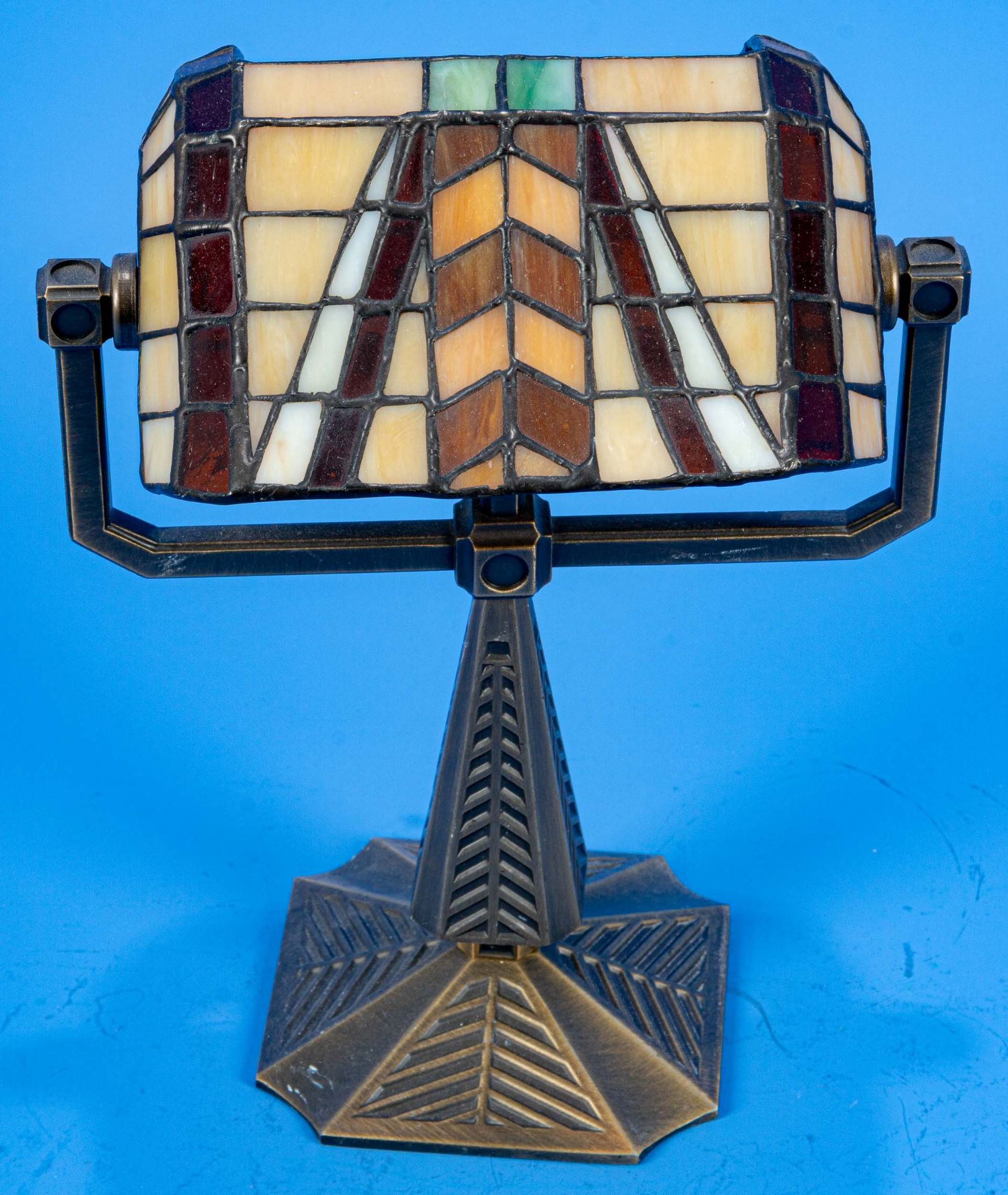Zweiflammiger Teelicht - Halter in Form einer klassischen "Art - Deco" Schreibtischlampe, 20./ 21.  - Bild 3 aus 6