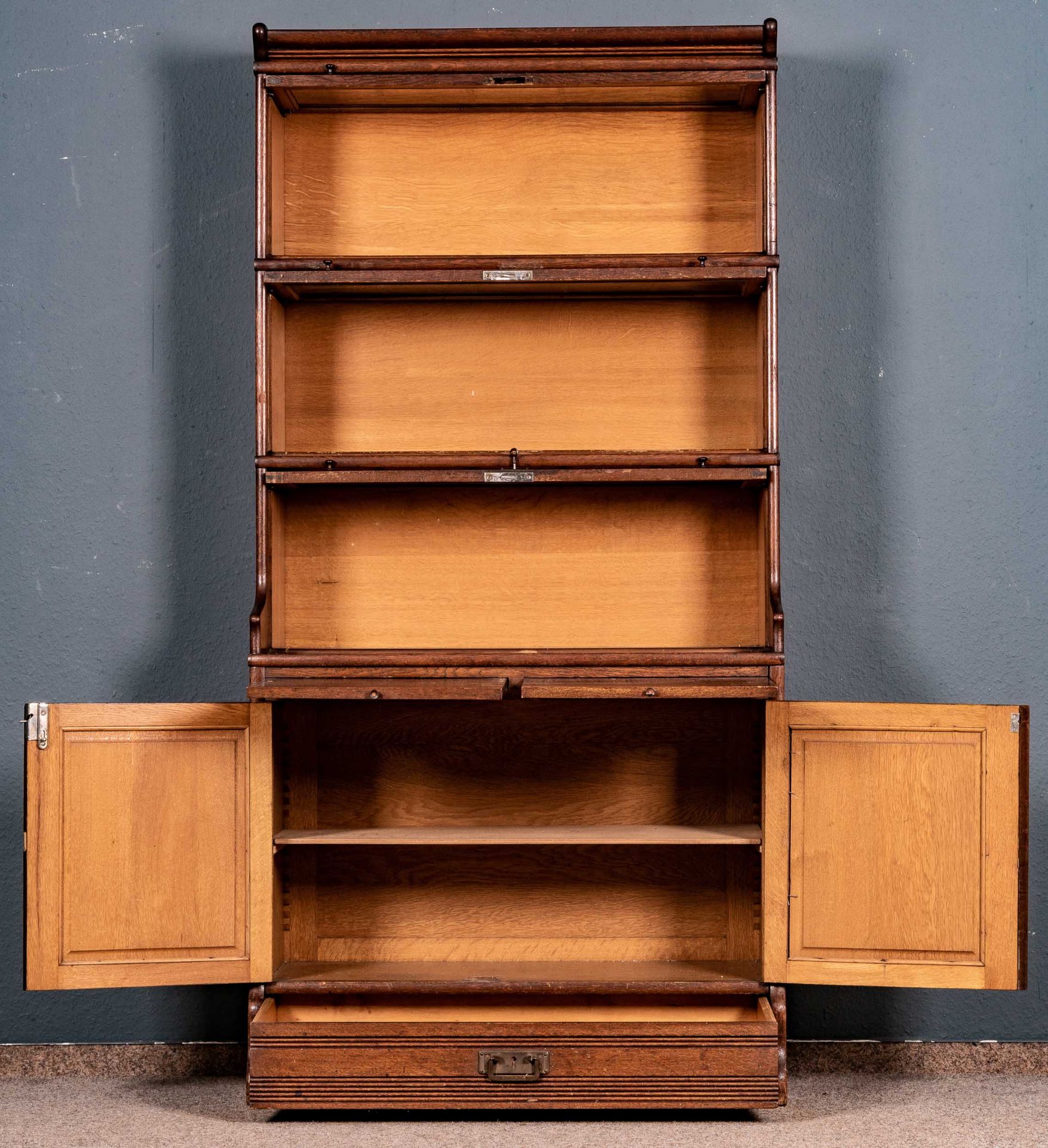 Vitrinenschrank/ Bücherschrank, sogen. "Lawyers Bookcase", um 1920/ 30, mehrteiliger Systemschrank, - Image 6 of 6