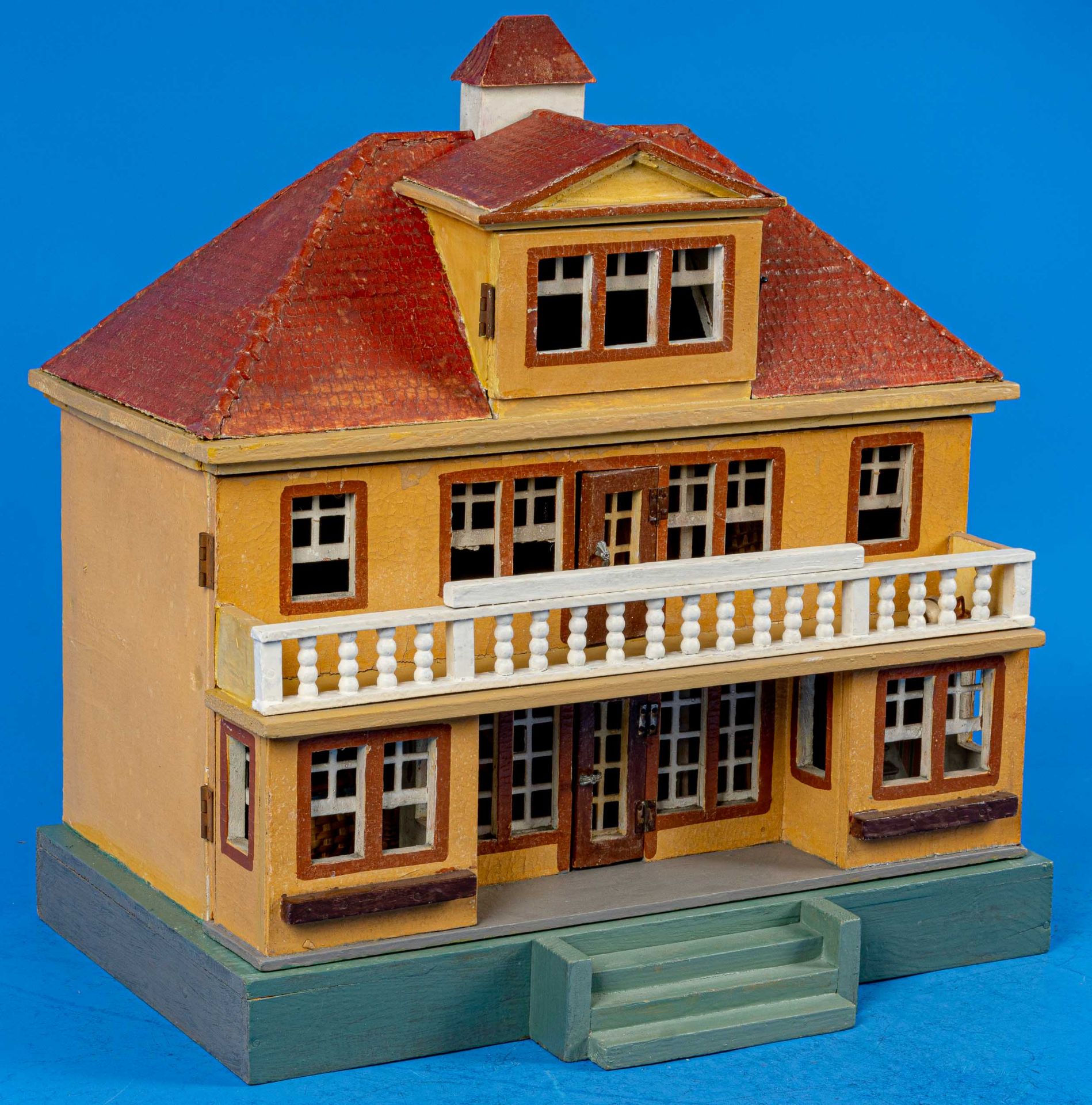 "VILLA"-Puppenhaus, polychrom bemaltes, zweistöckiges Puppenhaus mit ausgebautem Dachgeschoss. Das - Image 2 of 11