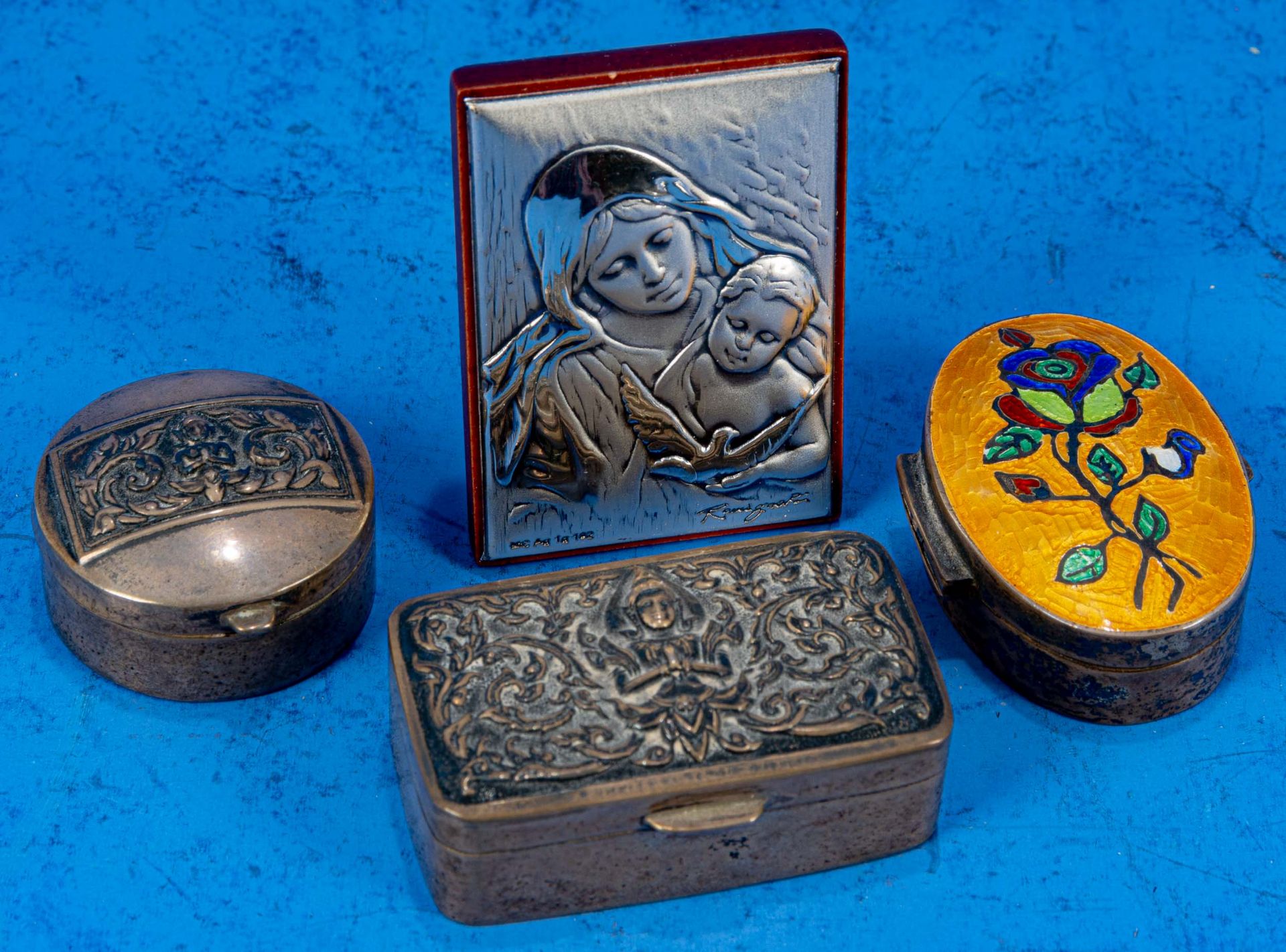 4tlg. Sammlung verschiedener Objekte aus 925er Sterlingsilber: 3 Pillendosen & 1 Tischbild. Versch.